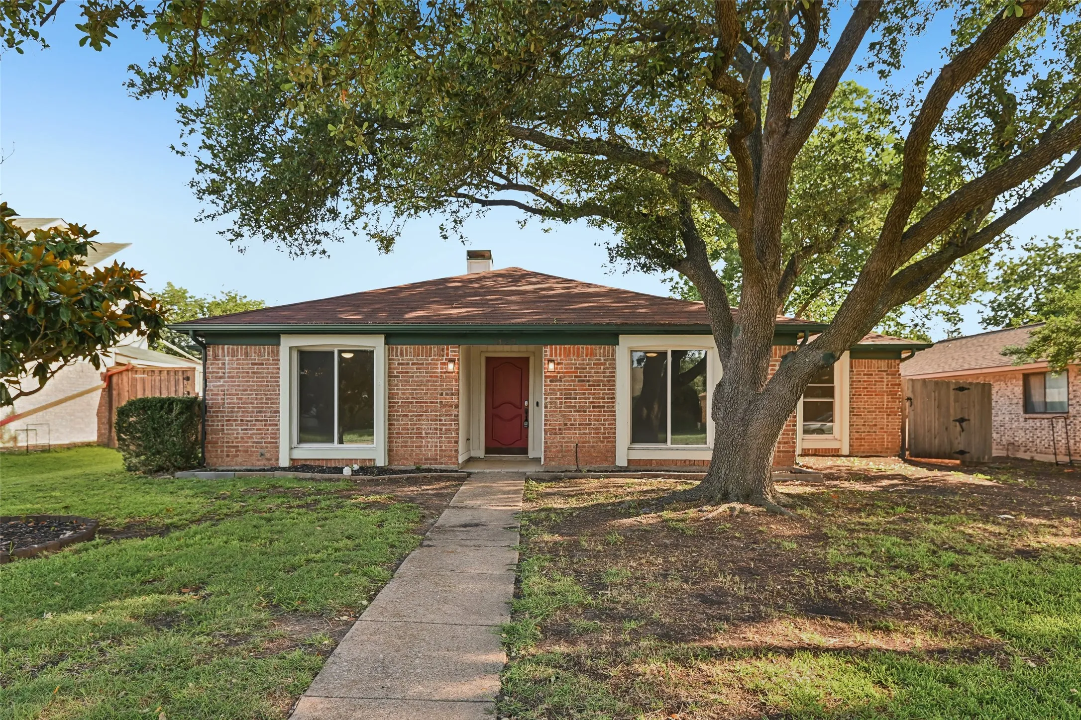 Single Family Residence For Sale in Dallas County , 1127 Southwestern Drive, Richardson, Texas 75081, 3 Bedroom, 2 Bathroom, 2 Garage spaces, 1,610 Sqft, built in 1978, Price $358,000, mls#21160566, Real Estate Agent in Richardson, Homes For Sale in Dallas county, Homes For Sale in Richardson, Realtor in Richardson Texas, Real Estate Brokerage Independent Realty Texas, Luminita Cordes Realtor