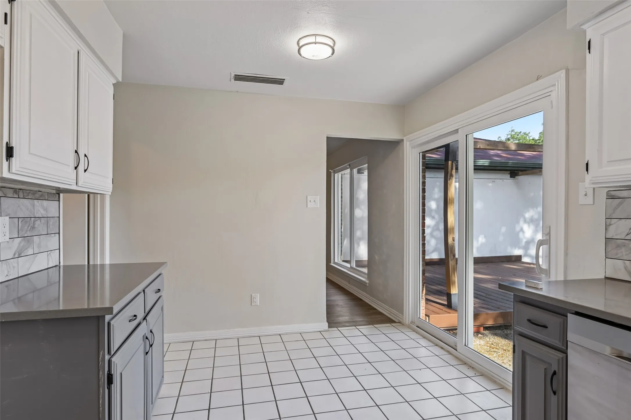 Single Family Residence For Sale in Dallas County , 1127 Southwestern Drive, Richardson, Texas 75081, 3 Bedroom, 2 Bathroom, 2 Garage spaces, 1,610 Sqft, built in 1978, Price $358,000, mls#21160566, Real Estate Agent in Richardson, Homes For Sale in Dallas county, Homes For Sale in Richardson, Realtor in Richardson Texas, Real Estate Brokerage Independent Realty Texas, Luminita Cordes Realtor