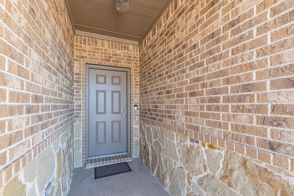 Single Family Residence For Sale in Hunt County , 6811 Gamecock Court, Greenville, Texas 75402, 4 Bedroom, 3 Bathroom, 2 Garage spaces, 2,671 Sqft, built in 2012, Preowned, mls#21155037, Real Estate Agent in Greenville, Homes For Sale in Hunt county, Homes For Sale in Greenville, Realtor in Greenville Texas, Real Estate Brokerage Independent Realty Texas, Luminita Cordes Realtor