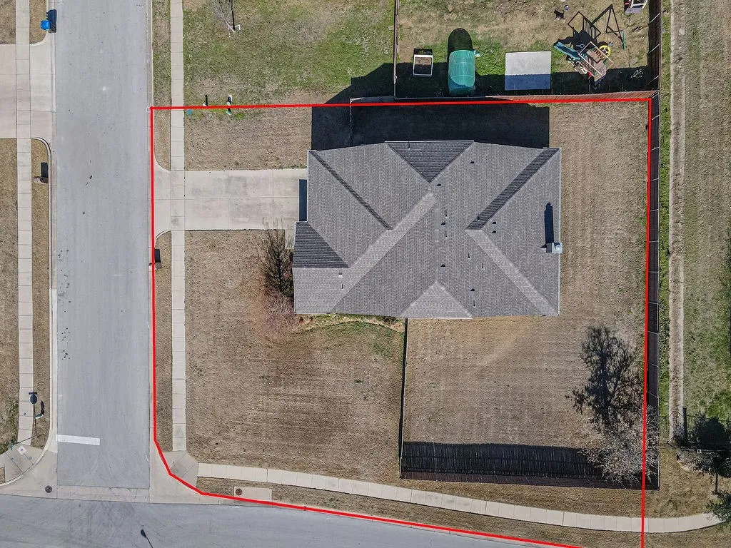 Single Family Residence For Sale in Hunt County , 6811 Gamecock Court, Greenville, Texas 75402, 4 Bedroom, 3 Bathroom, 2 Garage spaces, 2,671 Sqft, built in 2012, Preowned, mls#21155037, Real Estate Agent in Greenville, Homes For Sale in Hunt county, Homes For Sale in Greenville, Realtor in Greenville Texas, Real Estate Brokerage Independent Realty Texas, Luminita Cordes Realtor