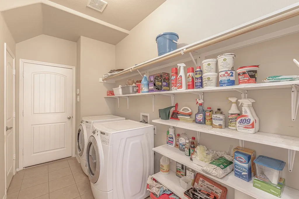 Single Family Residence For Sale in Hunt County , 6811 Gamecock Court, Greenville, Texas 75402, 4 Bedroom, 3 Bathroom, 2 Garage spaces, 2,671 Sqft, built in 2012, Preowned, mls#21155037, Real Estate Agent in Greenville, Homes For Sale in Hunt county, Homes For Sale in Greenville, Realtor in Greenville Texas, Real Estate Brokerage Independent Realty Texas, Luminita Cordes Realtor
