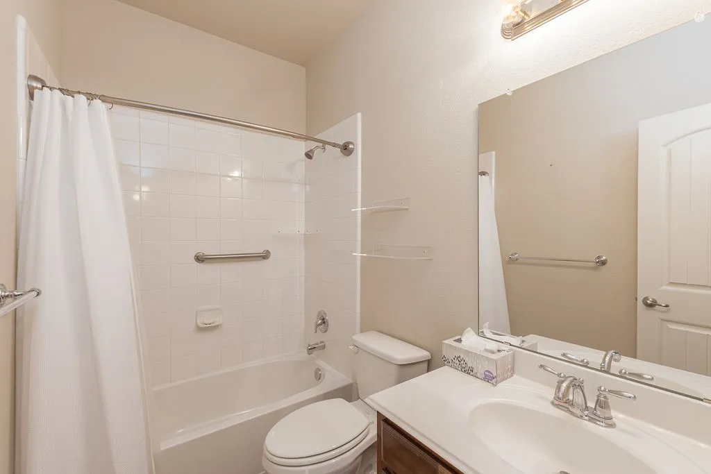 Single Family Residence For Sale in Hunt County , 6811 Gamecock Court, Greenville, Texas 75402, 4 Bedroom, 3 Bathroom, 2 Garage spaces, 2,671 Sqft, built in 2012, Preowned, mls#21155037, Real Estate Agent in Greenville, Homes For Sale in Hunt county, Homes For Sale in Greenville, Realtor in Greenville Texas, Real Estate Brokerage Independent Realty Texas, Luminita Cordes Realtor