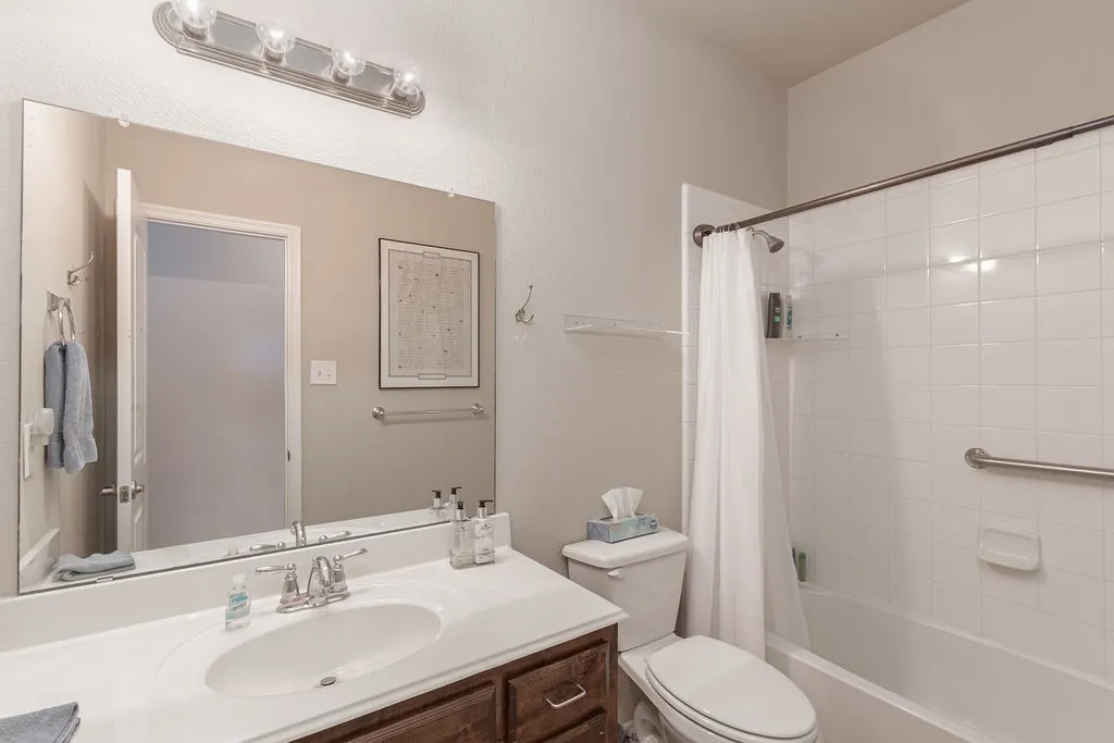 Single Family Residence For Sale in Hunt County , 6811 Gamecock Court, Greenville, Texas 75402, 4 Bedroom, 3 Bathroom, 2 Garage spaces, 2,671 Sqft, built in 2012, Preowned, mls#21155037, Real Estate Agent in Greenville, Homes For Sale in Hunt county, Homes For Sale in Greenville, Realtor in Greenville Texas, Real Estate Brokerage Independent Realty Texas, Luminita Cordes Realtor