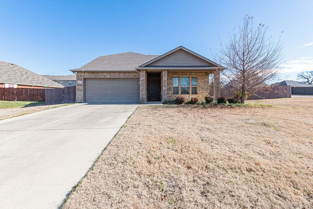 Single Family Residence For Sale in Hunt County , 6811 Gamecock Court, Greenville, Texas 75402, 4 Bedroom, 3 Bathroom, 2 Garage spaces, 2,671 Sqft, built in 2012, Preowned, mls#21155037, Real Estate Agent in Greenville, Homes For Sale in Hunt county, Homes For Sale in Greenville, Realtor in Greenville Texas, Real Estate Brokerage Independent Realty Texas, Luminita Cordes Realtor