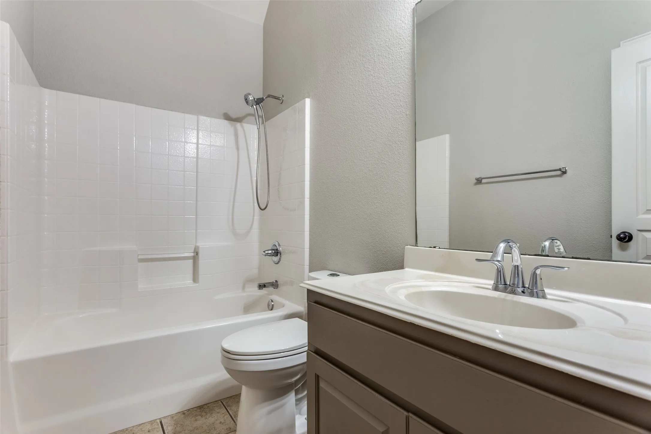 Single Family Residence For Sale in Tarrant County , 8312 Teja Trail, Benbrook, Texas 76126, 3 Bedroom, 3 Bathroom, 2 Garage spaces, 2,503 Sqft, built in 2005, Preowned, mls#21160513, Real Estate Agent in Benbrook, Homes For Sale in Tarrant county, Homes For Sale in Benbrook, Realtor in Benbrook Texas, Real Estate Brokerage Independent Realty Texas, Luminita Cordes Realtor