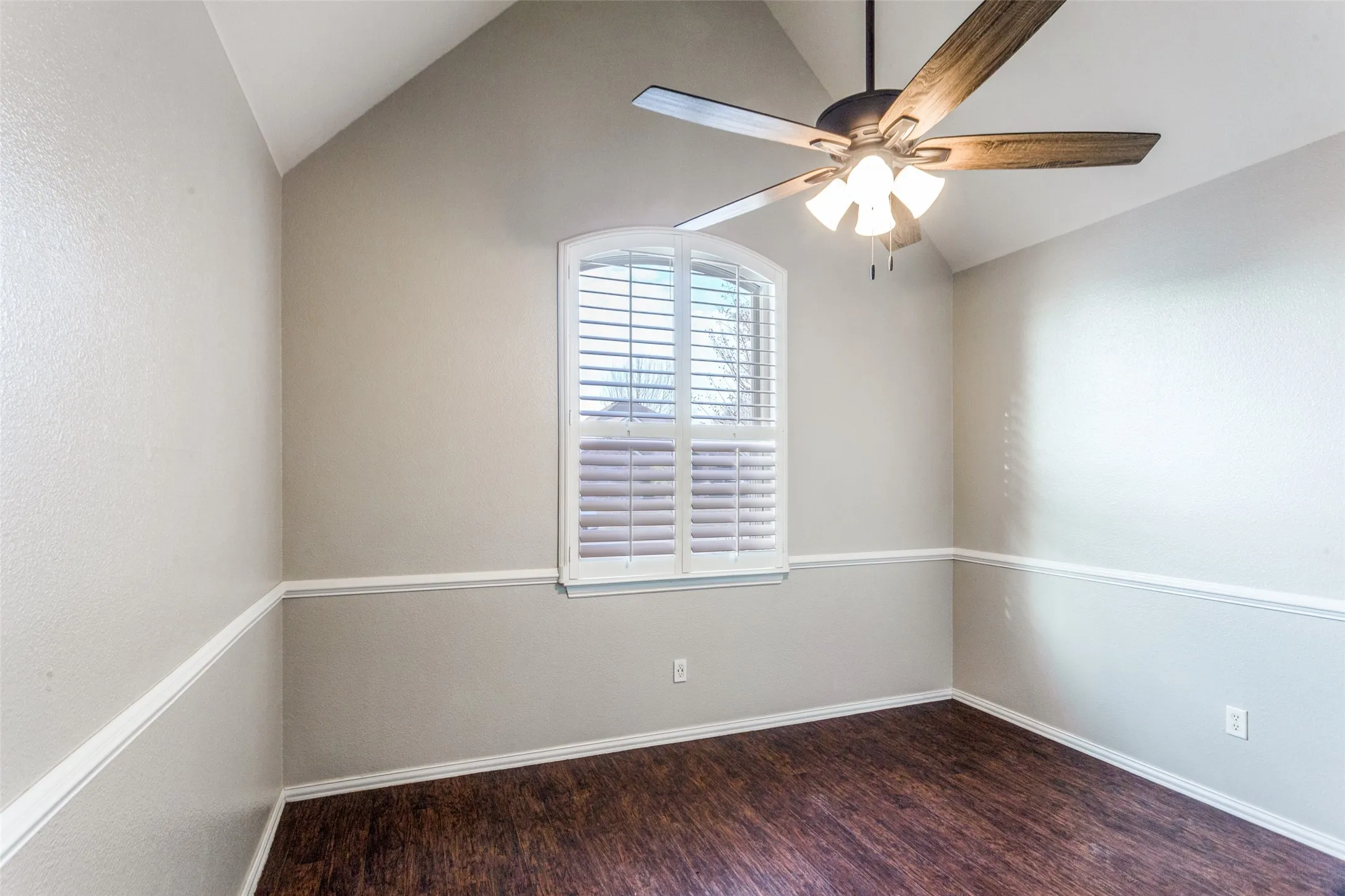 Single Family Residence For Sale in Tarrant County , 8312 Teja Trail, Benbrook, Texas 76126, 3 Bedroom, 3 Bathroom, 2 Garage spaces, 2,503 Sqft, built in 2005, Preowned, mls#21160513, Real Estate Agent in Benbrook, Homes For Sale in Tarrant county, Homes For Sale in Benbrook, Realtor in Benbrook Texas, Real Estate Brokerage Independent Realty Texas, Luminita Cordes Realtor