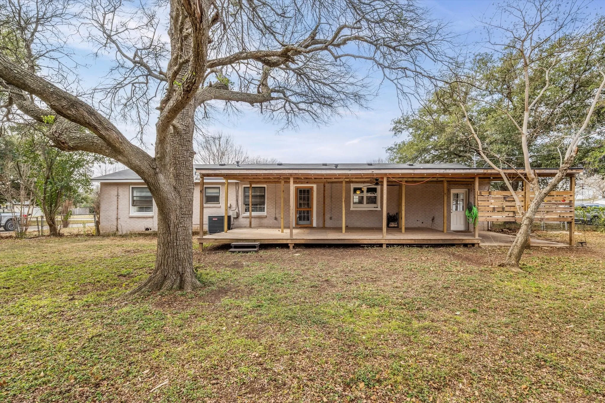 Single Family Residence For Sale in Mc Lennan County , 351 Santa Fe Drive, Woodway, Texas 76712, 3 Bedroom, 2 Bathroom, 1 Garage spaces, 1,588 Sqft, built in 1954, Preowned, mls#21158172, Real Estate Agent in Woodway, Homes For Sale in Mc Lennan county, Homes For Sale in Woodway, Realtor in Woodway Texas, Real Estate Brokerage Independent Realty Texas, Luminita Cordes Realtor