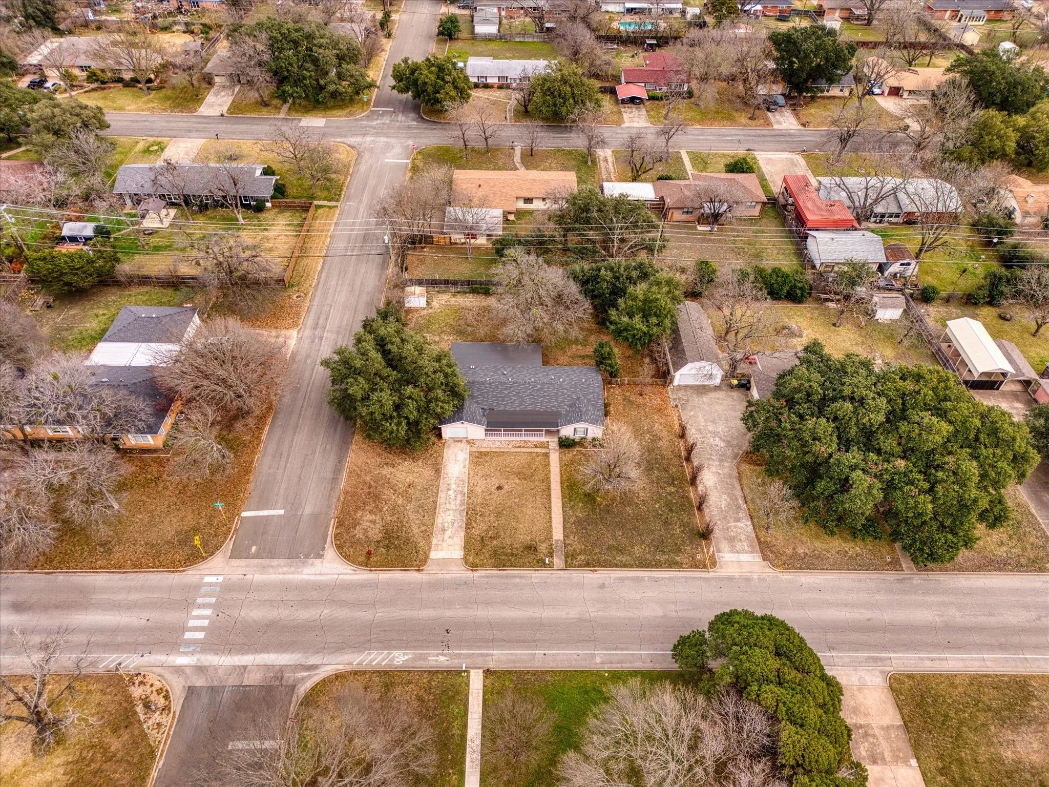 Single Family Residence For Sale in Mc Lennan County , 351 Santa Fe Drive, Woodway, Texas 76712, 3 Bedroom, 2 Bathroom, 1 Garage spaces, 1,588 Sqft, built in 1954, Preowned, mls#21158172, Real Estate Agent in Woodway, Homes For Sale in Mc Lennan county, Homes For Sale in Woodway, Realtor in Woodway Texas, Real Estate Brokerage Independent Realty Texas, Luminita Cordes Realtor