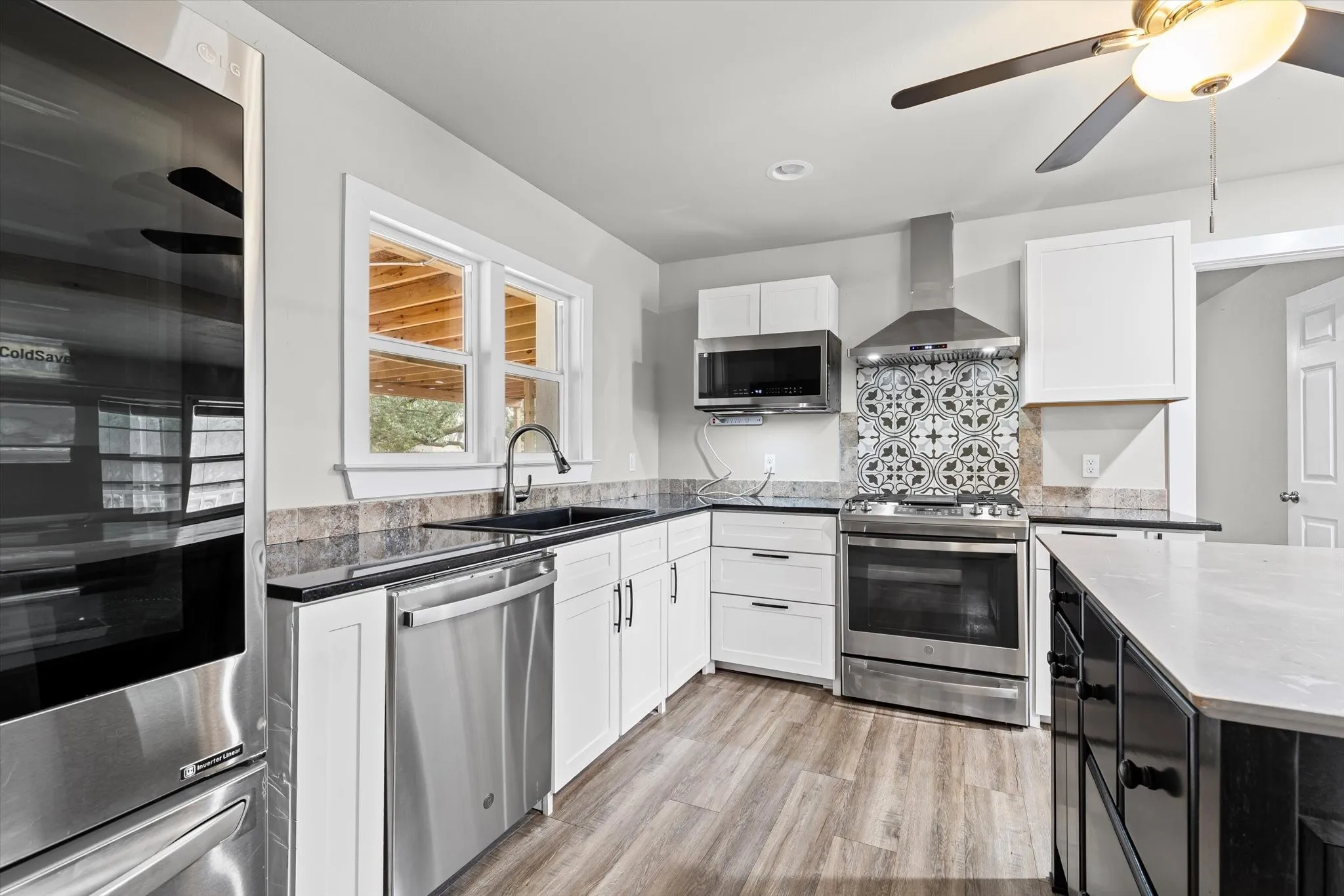 Single Family Residence For Sale in Mc Lennan County , 351 Santa Fe Drive, Woodway, Texas 76712, 3 Bedroom, 2 Bathroom, 1 Garage spaces, 1,588 Sqft, built in 1954, Preowned, mls#21158172, Real Estate Agent in Woodway, Homes For Sale in Mc Lennan county, Homes For Sale in Woodway, Realtor in Woodway Texas, Real Estate Brokerage Independent Realty Texas, Luminita Cordes Realtor