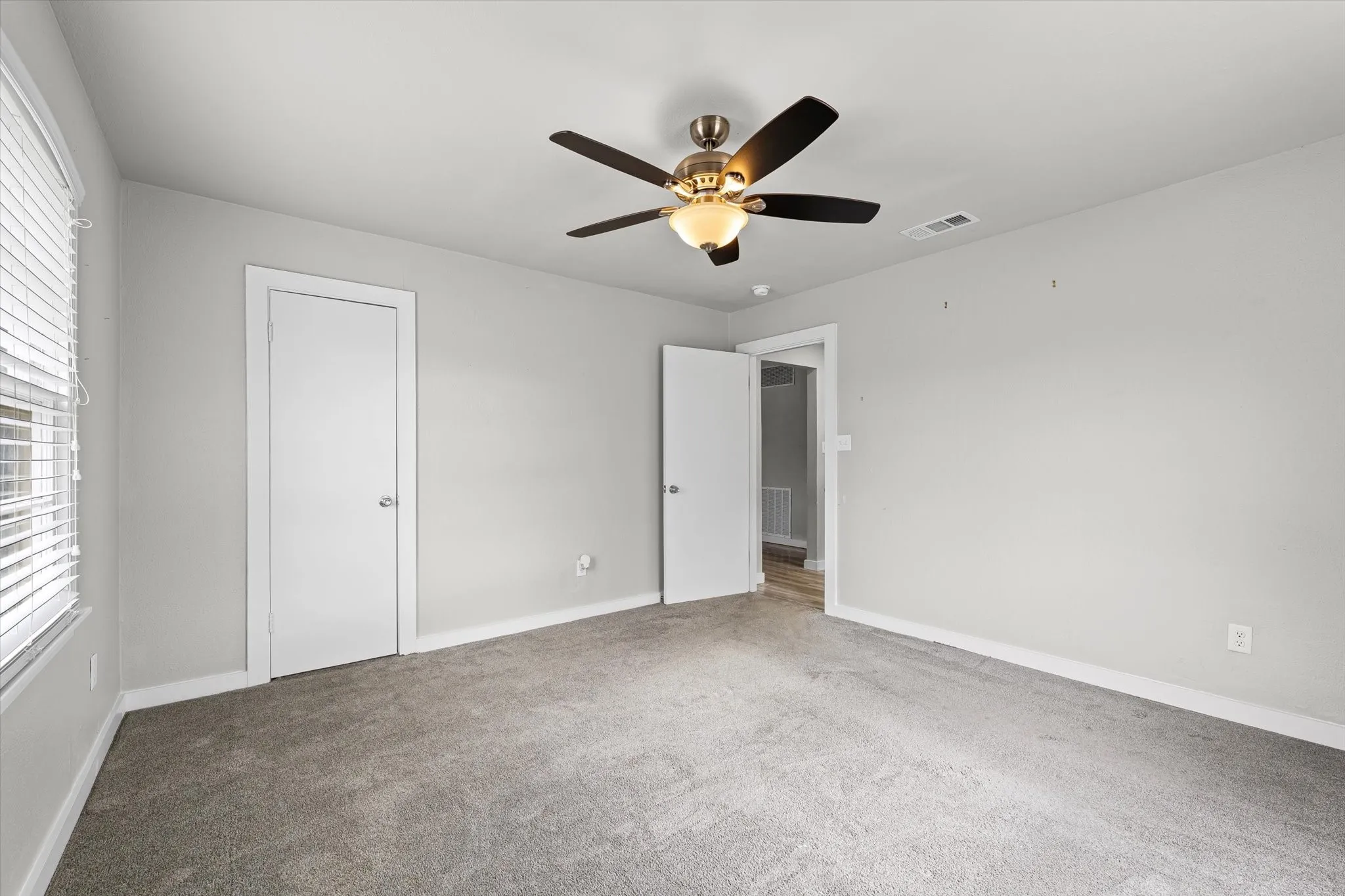 Single Family Residence For Sale in Mc Lennan County , 351 Santa Fe Drive, Woodway, Texas 76712, 3 Bedroom, 2 Bathroom, 1 Garage spaces, 1,588 Sqft, built in 1954, Preowned, mls#21158172, Real Estate Agent in Woodway, Homes For Sale in Mc Lennan county, Homes For Sale in Woodway, Realtor in Woodway Texas, Real Estate Brokerage Independent Realty Texas, Luminita Cordes Realtor