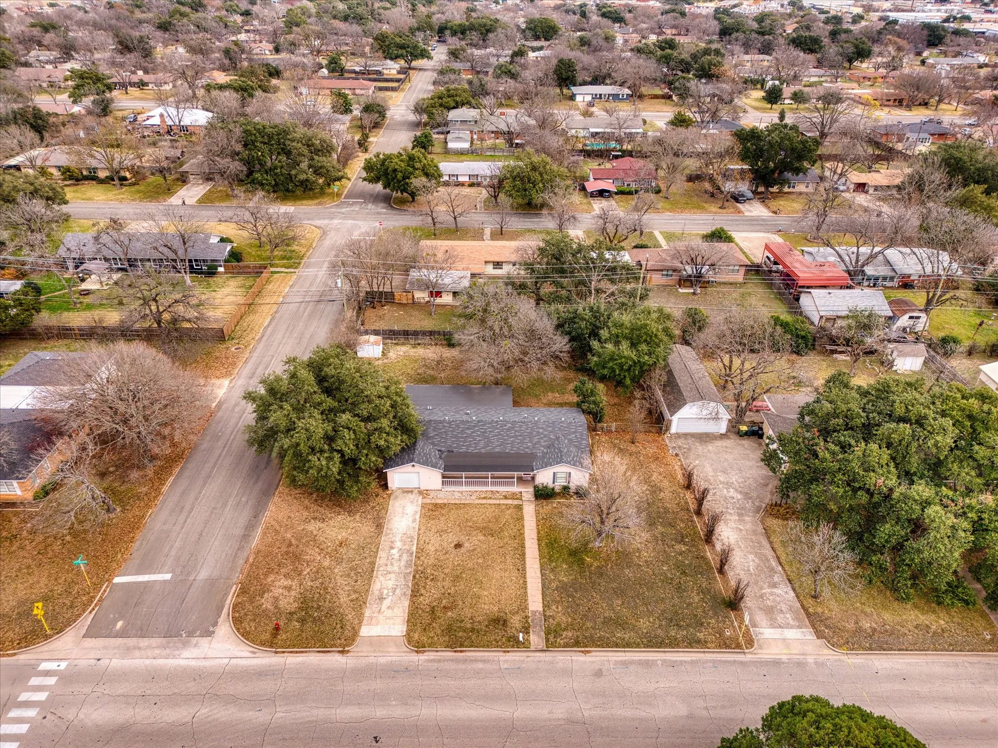 Single Family Residence For Sale in Mc Lennan County , 351 Santa Fe Drive, Woodway, Texas 76712, 3 Bedroom, 2 Bathroom, 1 Garage spaces, 1,588 Sqft, built in 1954, Preowned, mls#21158172, Real Estate Agent in Woodway, Homes For Sale in Mc Lennan county, Homes For Sale in Woodway, Realtor in Woodway Texas, Real Estate Brokerage Independent Realty Texas, Luminita Cordes Realtor