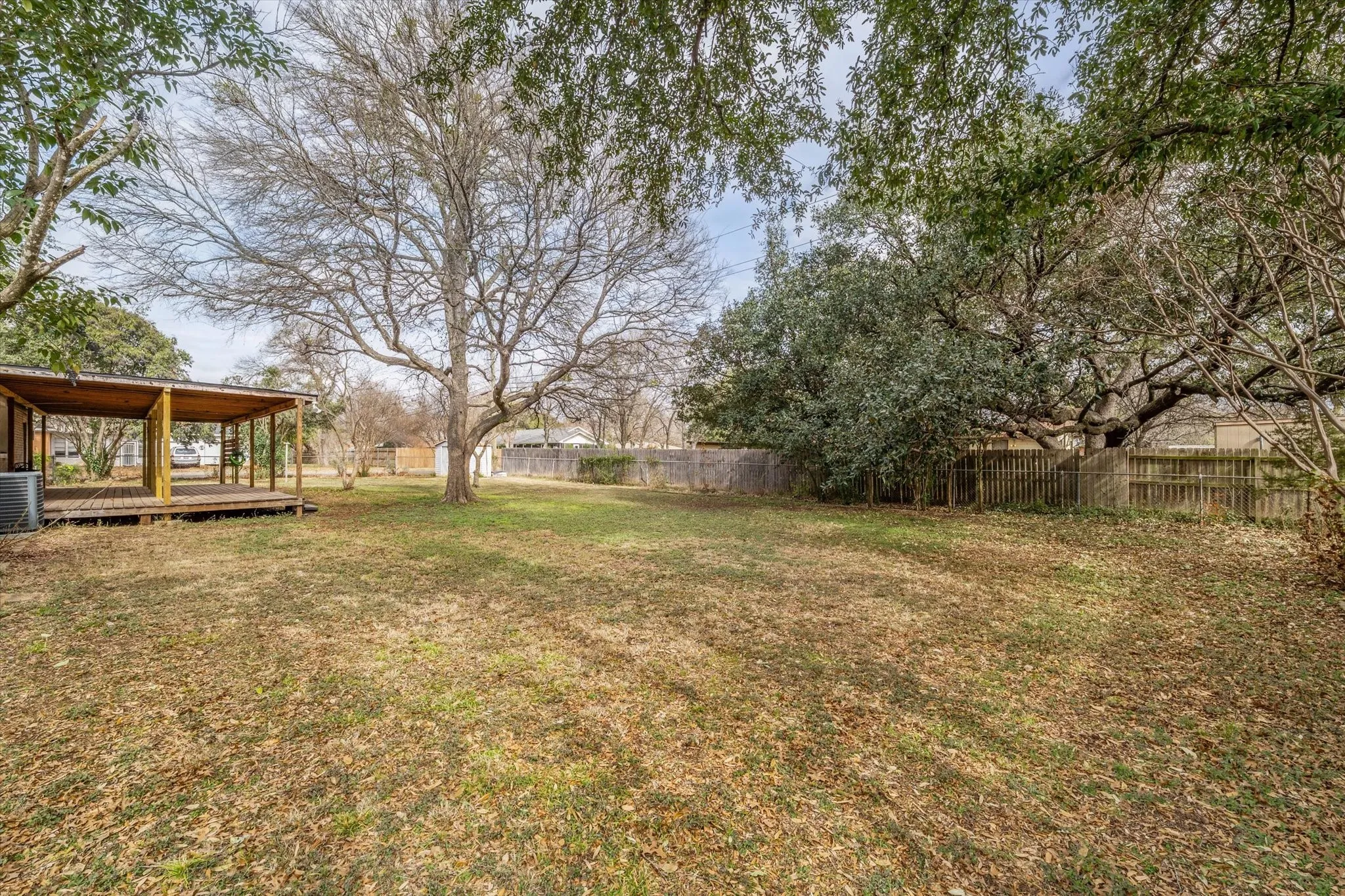 Single Family Residence For Sale in Mc Lennan County , 351 Santa Fe Drive, Woodway, Texas 76712, 3 Bedroom, 2 Bathroom, 1 Garage spaces, 1,588 Sqft, built in 1954, Preowned, mls#21158172, Real Estate Agent in Woodway, Homes For Sale in Mc Lennan county, Homes For Sale in Woodway, Realtor in Woodway Texas, Real Estate Brokerage Independent Realty Texas, Luminita Cordes Realtor