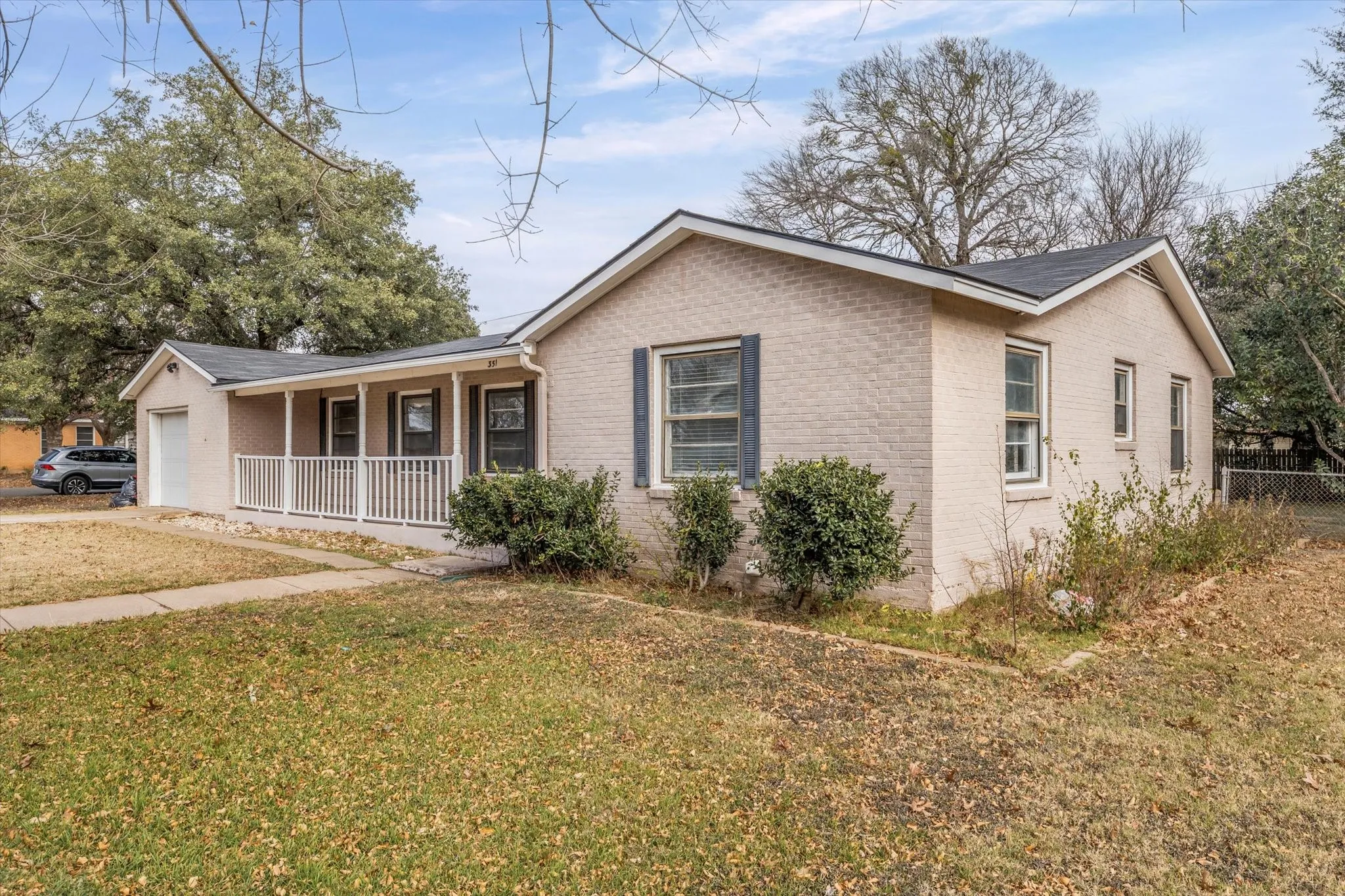Single Family Residence For Sale in Mc Lennan County , 351 Santa Fe Drive, Woodway, Texas 76712, 3 Bedroom, 2 Bathroom, 1 Garage spaces, 1,588 Sqft, built in 1954, Preowned, mls#21158172, Real Estate Agent in Woodway, Homes For Sale in Mc Lennan county, Homes For Sale in Woodway, Realtor in Woodway Texas, Real Estate Brokerage Independent Realty Texas, Luminita Cordes Realtor