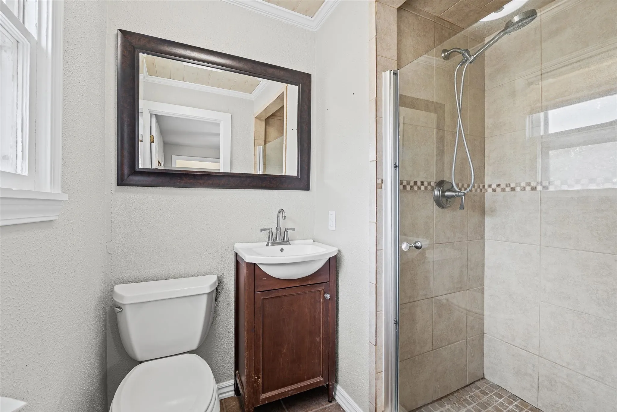 Single Family Residence For Sale in Mc Lennan County , 351 Santa Fe Drive, Woodway, Texas 76712, 3 Bedroom, 2 Bathroom, 1 Garage spaces, 1,588 Sqft, built in 1954, Preowned, mls#21158172, Real Estate Agent in Woodway, Homes For Sale in Mc Lennan county, Homes For Sale in Woodway, Realtor in Woodway Texas, Real Estate Brokerage Independent Realty Texas, Luminita Cordes Realtor