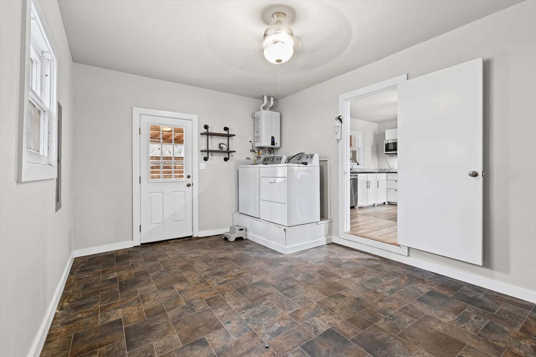 Single Family Residence For Sale in Mc Lennan County , 351 Santa Fe Drive, Woodway, Texas 76712, 3 Bedroom, 2 Bathroom, 1 Garage spaces, 1,588 Sqft, built in 1954, Preowned, mls#21158172, Real Estate Agent in Woodway, Homes For Sale in Mc Lennan county, Homes For Sale in Woodway, Realtor in Woodway Texas, Real Estate Brokerage Independent Realty Texas, Luminita Cordes Realtor