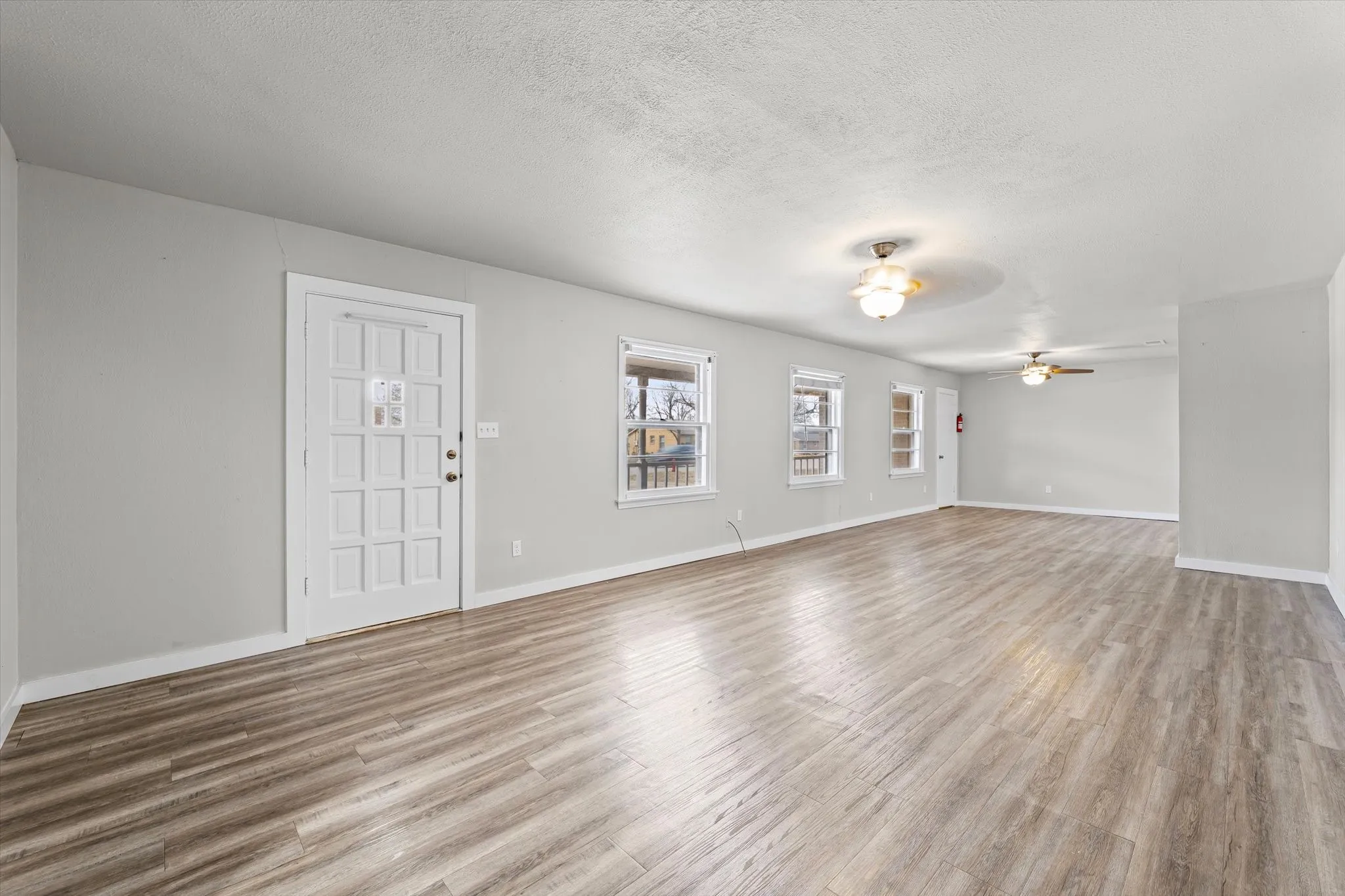 Single Family Residence For Sale in Mc Lennan County , 351 Santa Fe Drive, Woodway, Texas 76712, 3 Bedroom, 2 Bathroom, 1 Garage spaces, 1,588 Sqft, built in 1954, Preowned, mls#21158172, Real Estate Agent in Woodway, Homes For Sale in Mc Lennan county, Homes For Sale in Woodway, Realtor in Woodway Texas, Real Estate Brokerage Independent Realty Texas, Luminita Cordes Realtor