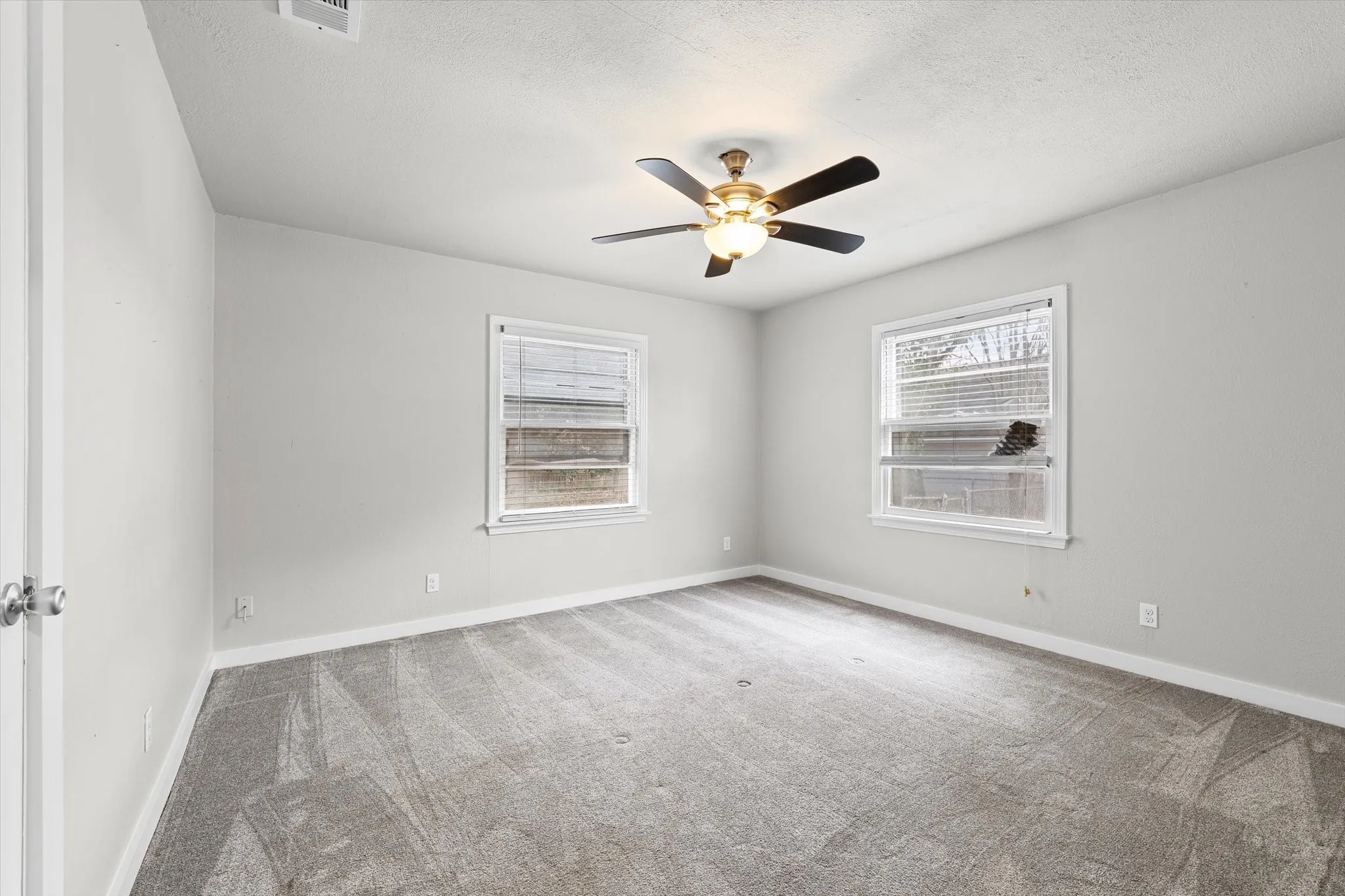 Single Family Residence For Sale in Mc Lennan County , 351 Santa Fe Drive, Woodway, Texas 76712, 3 Bedroom, 2 Bathroom, 1 Garage spaces, 1,588 Sqft, built in 1954, Preowned, mls#21158172, Real Estate Agent in Woodway, Homes For Sale in Mc Lennan county, Homes For Sale in Woodway, Realtor in Woodway Texas, Real Estate Brokerage Independent Realty Texas, Luminita Cordes Realtor