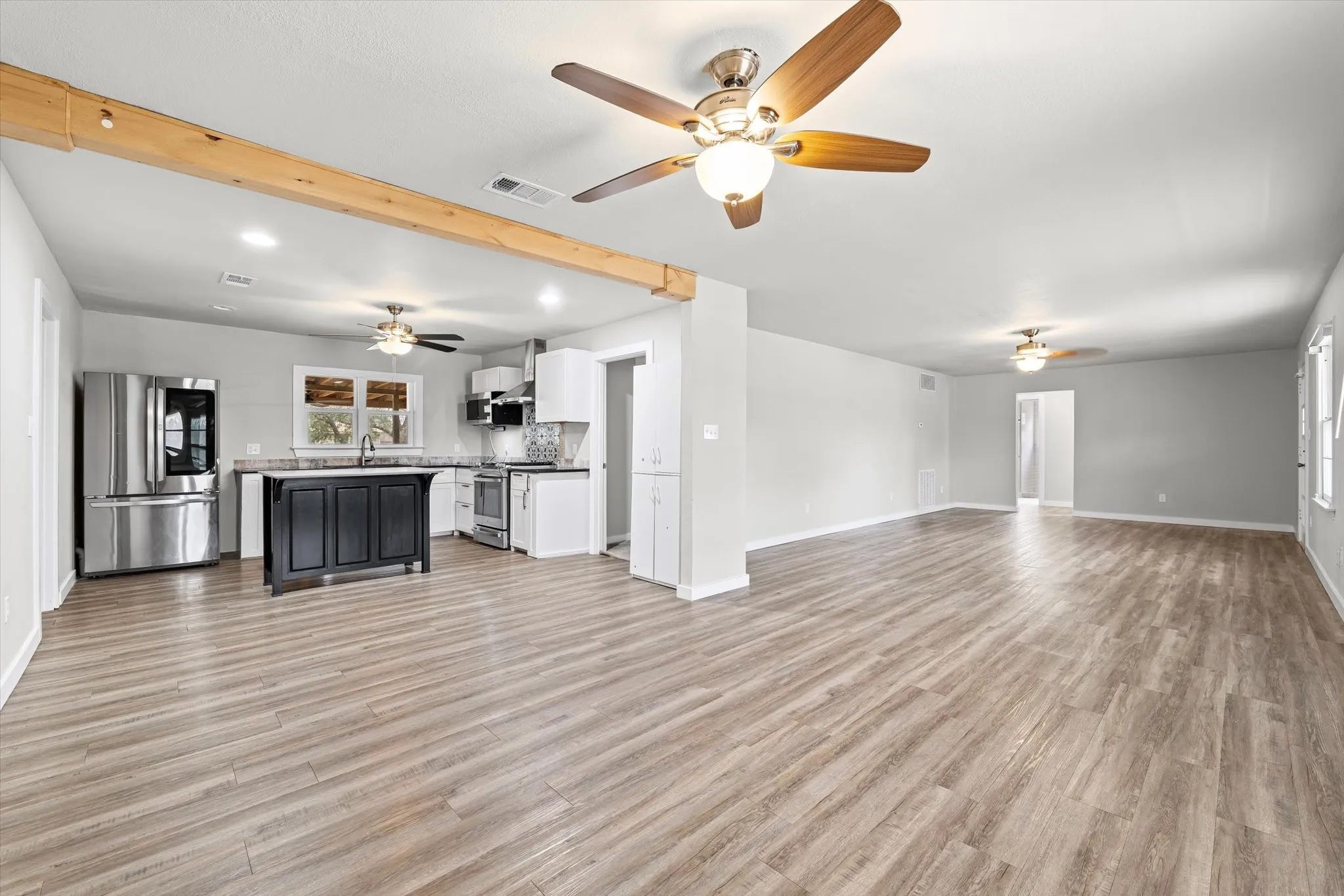 Single Family Residence For Sale in Mc Lennan County , 351 Santa Fe Drive, Woodway, Texas 76712, 3 Bedroom, 2 Bathroom, 1 Garage spaces, 1,588 Sqft, built in 1954, Preowned, mls#21158172, Real Estate Agent in Woodway, Homes For Sale in Mc Lennan county, Homes For Sale in Woodway, Realtor in Woodway Texas, Real Estate Brokerage Independent Realty Texas, Luminita Cordes Realtor