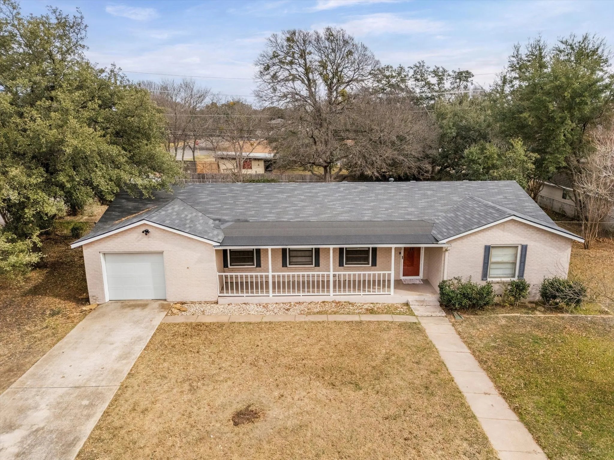 Single Family Residence For Sale in Mc Lennan County , 351 Santa Fe Drive, Woodway, Texas 76712, 3 Bedroom, 2 Bathroom, 1 Garage spaces, 1,588 Sqft, built in 1954, Preowned, mls#21158172, Real Estate Agent in Woodway, Homes For Sale in Mc Lennan county, Homes For Sale in Woodway, Realtor in Woodway Texas, Real Estate Brokerage Independent Realty Texas, Luminita Cordes Realtor