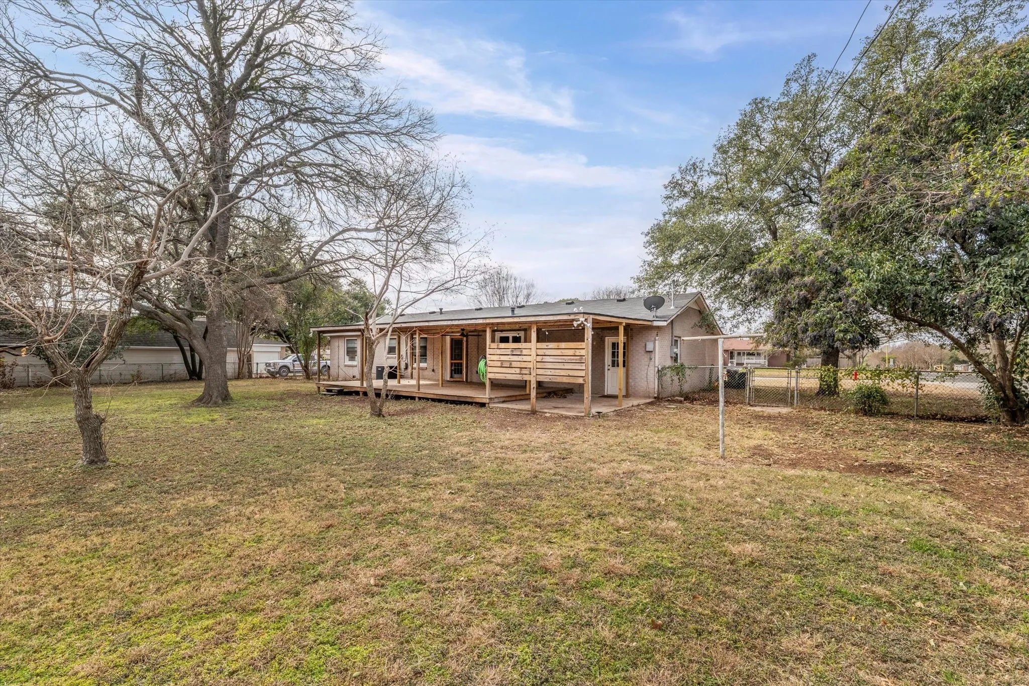 Single Family Residence For Sale in Mc Lennan County , 351 Santa Fe Drive, Woodway, Texas 76712, 3 Bedroom, 2 Bathroom, 1 Garage spaces, 1,588 Sqft, built in 1954, Preowned, mls#21158172, Real Estate Agent in Woodway, Homes For Sale in Mc Lennan county, Homes For Sale in Woodway, Realtor in Woodway Texas, Real Estate Brokerage Independent Realty Texas, Luminita Cordes Realtor