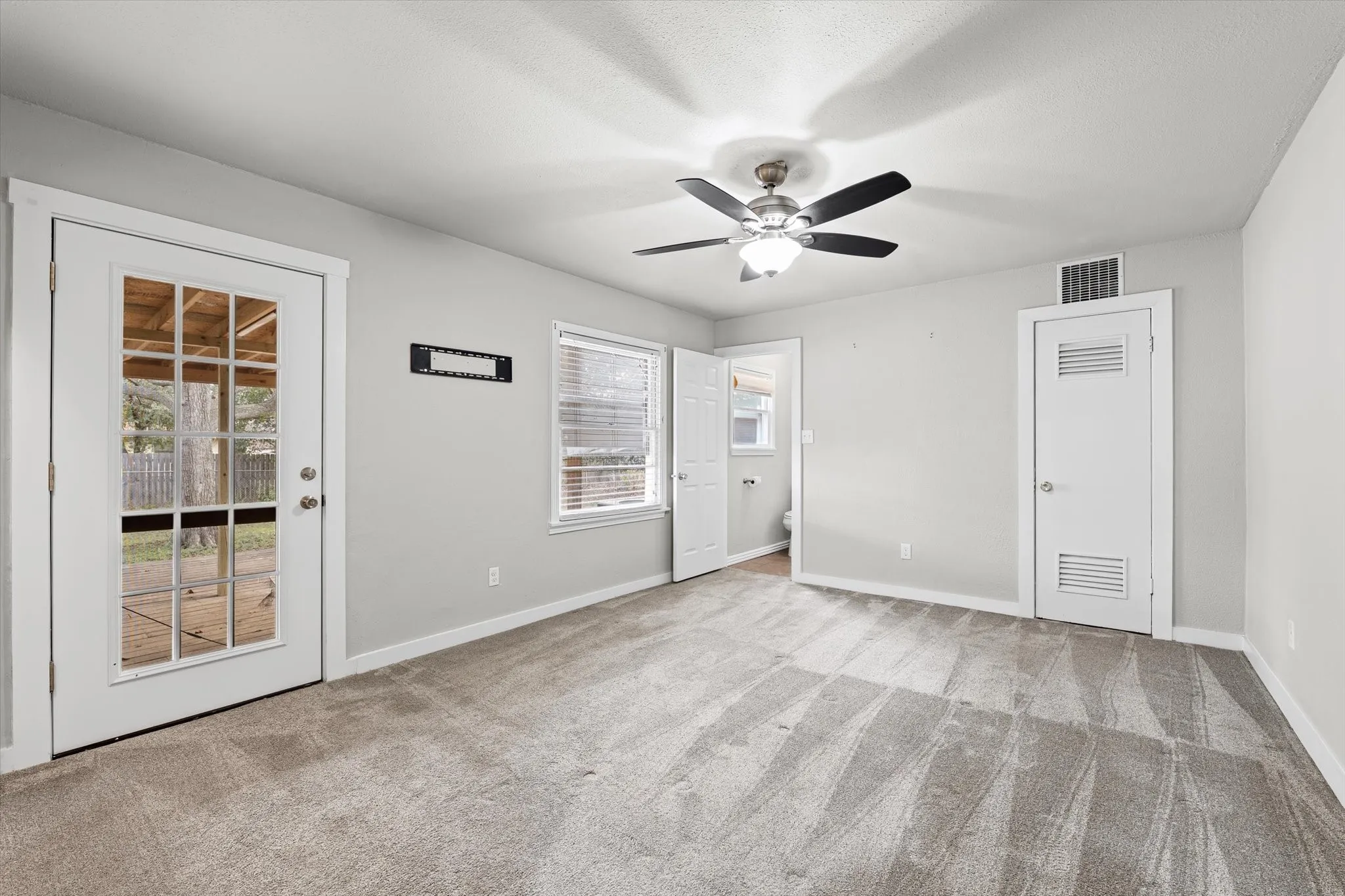 Single Family Residence For Sale in Mc Lennan County , 351 Santa Fe Drive, Woodway, Texas 76712, 3 Bedroom, 2 Bathroom, 1 Garage spaces, 1,588 Sqft, built in 1954, Preowned, mls#21158172, Real Estate Agent in Woodway, Homes For Sale in Mc Lennan county, Homes For Sale in Woodway, Realtor in Woodway Texas, Real Estate Brokerage Independent Realty Texas, Luminita Cordes Realtor