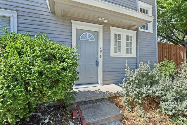Duplex For Rent in Dallas County , 4039 Roswell Street, Dallas, Texas 75219, 1 Bedroom, 1 Bathroom, Garage spaces, 900 Sqft, built in 1924, Preowned, mls#21160693, Real Estate Agent in Dallas, Homes For Rent in Dallas county, Homes For Rent in Dallas, Realtor in Dallas Texas, Real Estate Brokerage Independent Realty Texas, Luminita Cordes Realtor