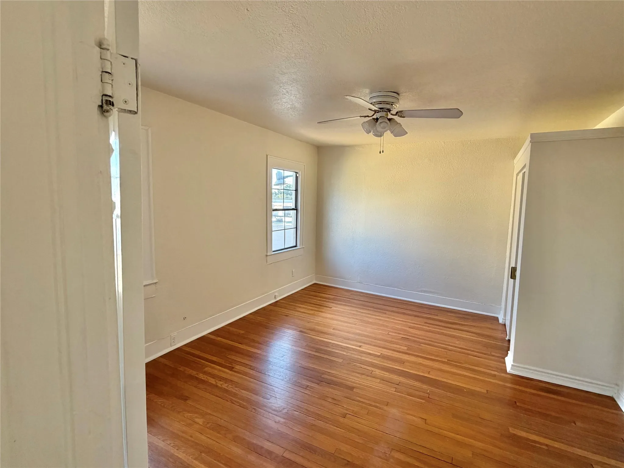 Duplex For Rent in Dallas County , 4039 Roswell Street, Dallas, Texas 75219, 1 Bedroom, 1 Bathroom, Garage spaces, 900 Sqft, built in 1924, Preowned, mls#21160693, Real Estate Agent in Dallas, Homes For Rent in Dallas county, Homes For Rent in Dallas, Realtor in Dallas Texas, Real Estate Brokerage Independent Realty Texas, Luminita Cordes Realtor