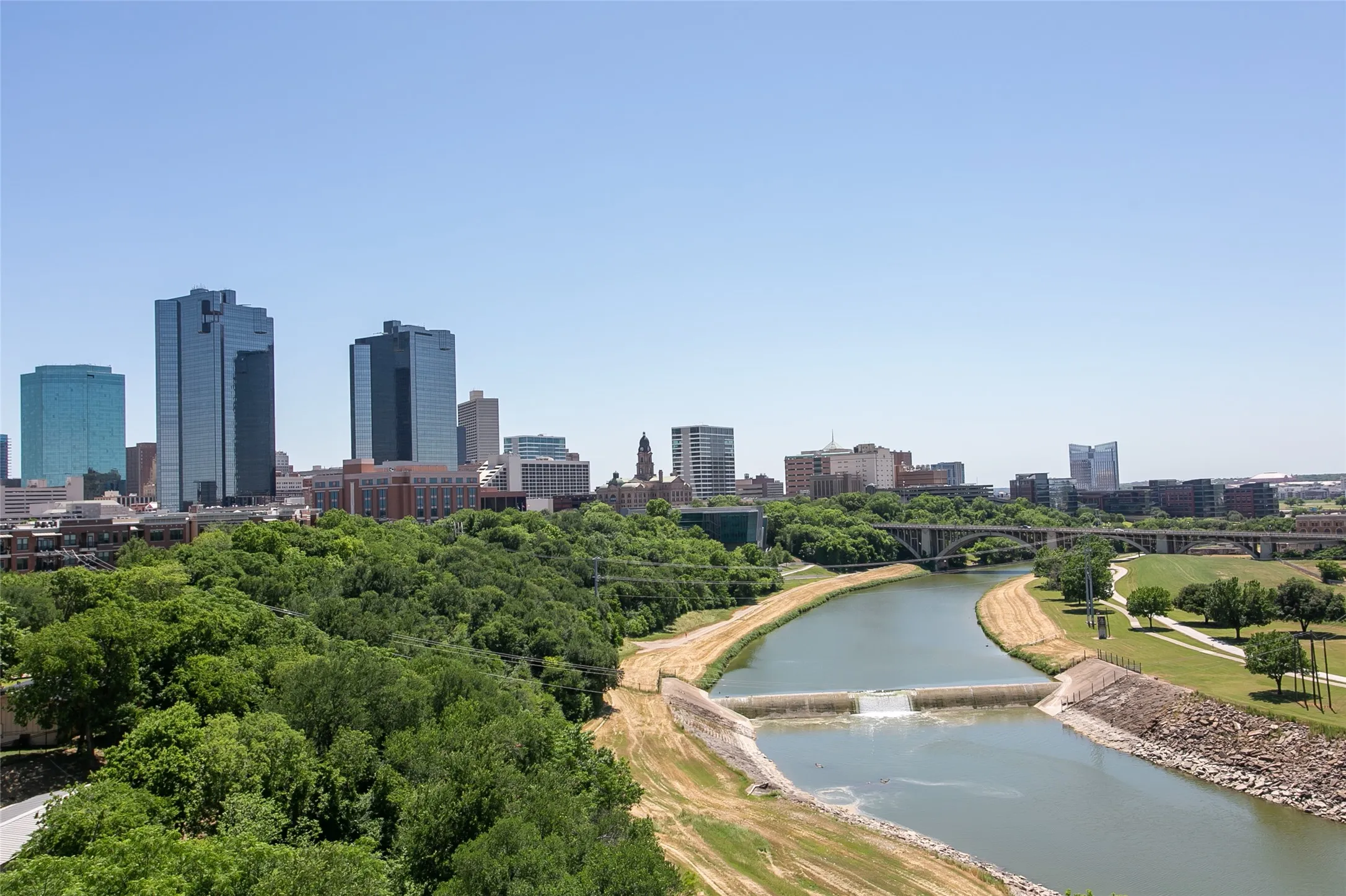 Condominium For Rent in Tarrant County , 501 Samuels Avenue 230, Fort Worth, Texas 76102, 3 Bedroom, 3 Bathroom, 2 Garage spaces, 2,716 Sqft, built in 2008, Preowned, mls#21155399, Real Estate Agent in Fort Worth, Homes For Rent in Tarrant county, Homes For Rent in Fort Worth, Realtor in Fort Worth Texas, Real Estate Brokerage Independent Realty Texas, Luminita Cordes Realtor