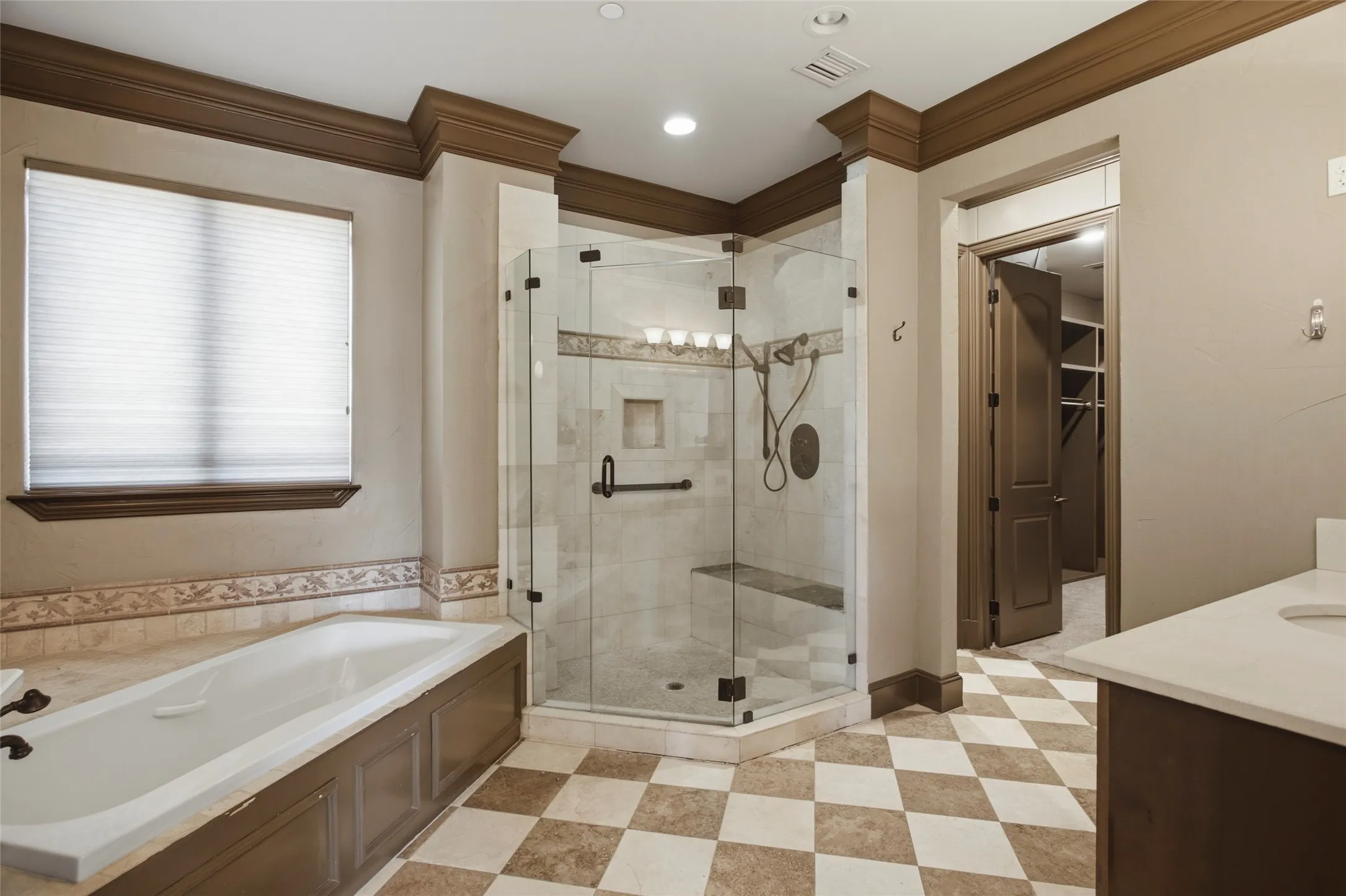 Condominium For Rent in Tarrant County , 501 Samuels Avenue 230, Fort Worth, Texas 76102, 3 Bedroom, 3 Bathroom, 2 Garage spaces, 2,716 Sqft, built in 2008, Preowned, mls#21155399, Real Estate Agent in Fort Worth, Homes For Rent in Tarrant county, Homes For Rent in Fort Worth, Realtor in Fort Worth Texas, Real Estate Brokerage Independent Realty Texas, Luminita Cordes Realtor