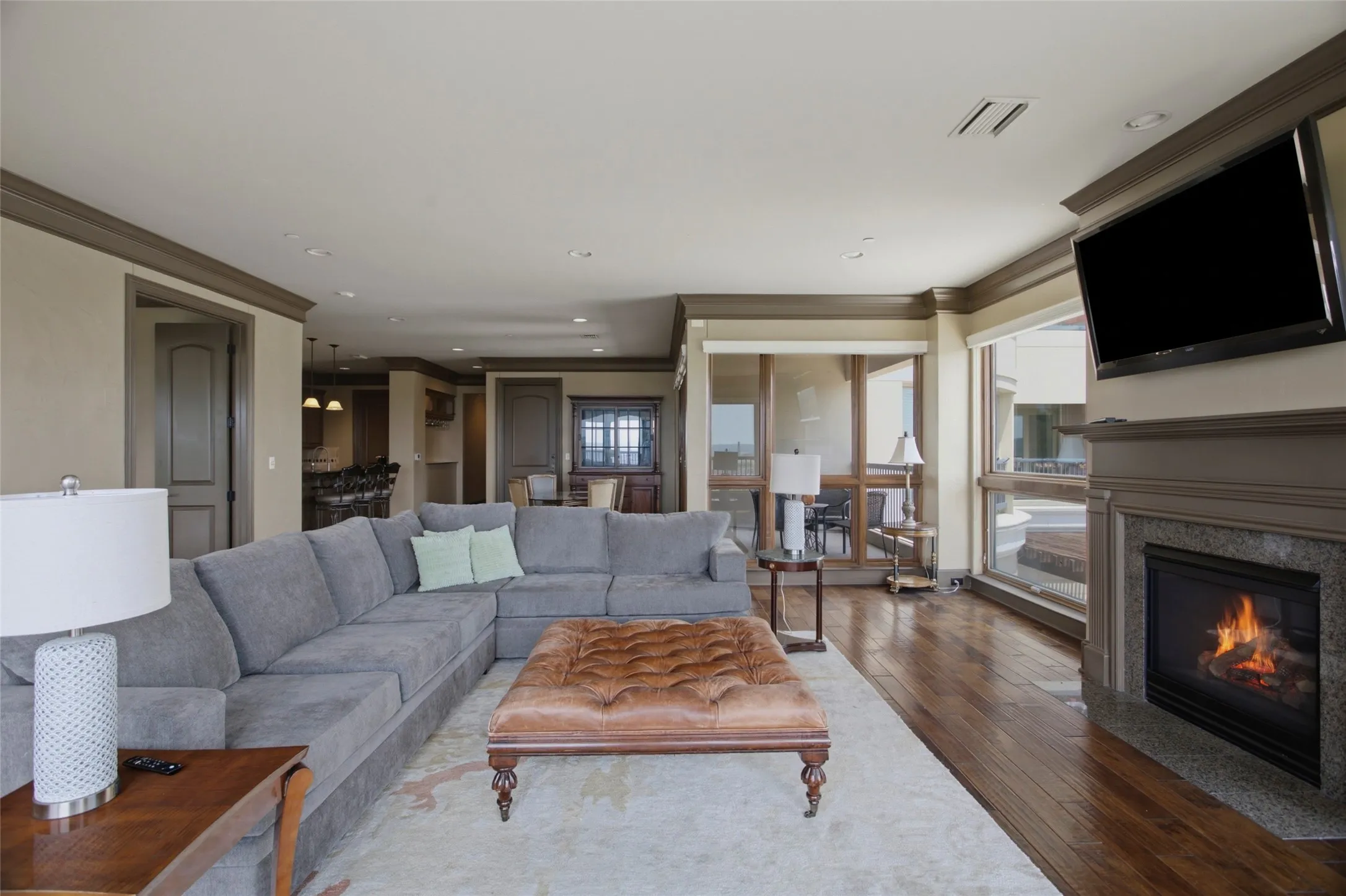 Condominium For Rent in Tarrant County , 501 Samuels Avenue 230, Fort Worth, Texas 76102, 3 Bedroom, 3 Bathroom, 2 Garage spaces, 2,716 Sqft, built in 2008, Preowned, mls#21155399, Real Estate Agent in Fort Worth, Homes For Rent in Tarrant county, Homes For Rent in Fort Worth, Realtor in Fort Worth Texas, Real Estate Brokerage Independent Realty Texas, Luminita Cordes Realtor