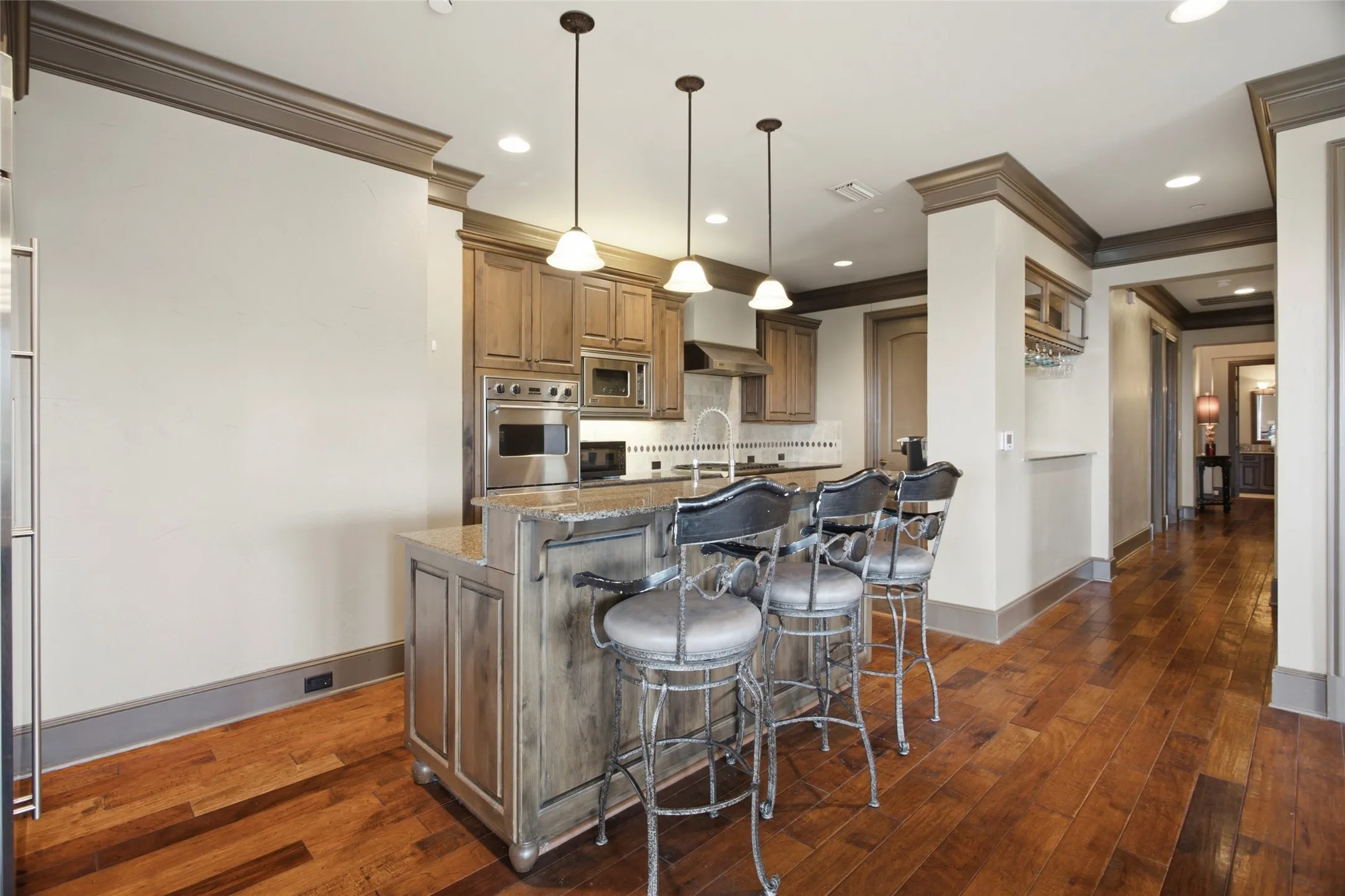 Condominium For Rent in Tarrant County , 501 Samuels Avenue 230, Fort Worth, Texas 76102, 3 Bedroom, 3 Bathroom, 2 Garage spaces, 2,716 Sqft, built in 2008, Preowned, mls#21155399, Real Estate Agent in Fort Worth, Homes For Rent in Tarrant county, Homes For Rent in Fort Worth, Realtor in Fort Worth Texas, Real Estate Brokerage Independent Realty Texas, Luminita Cordes Realtor