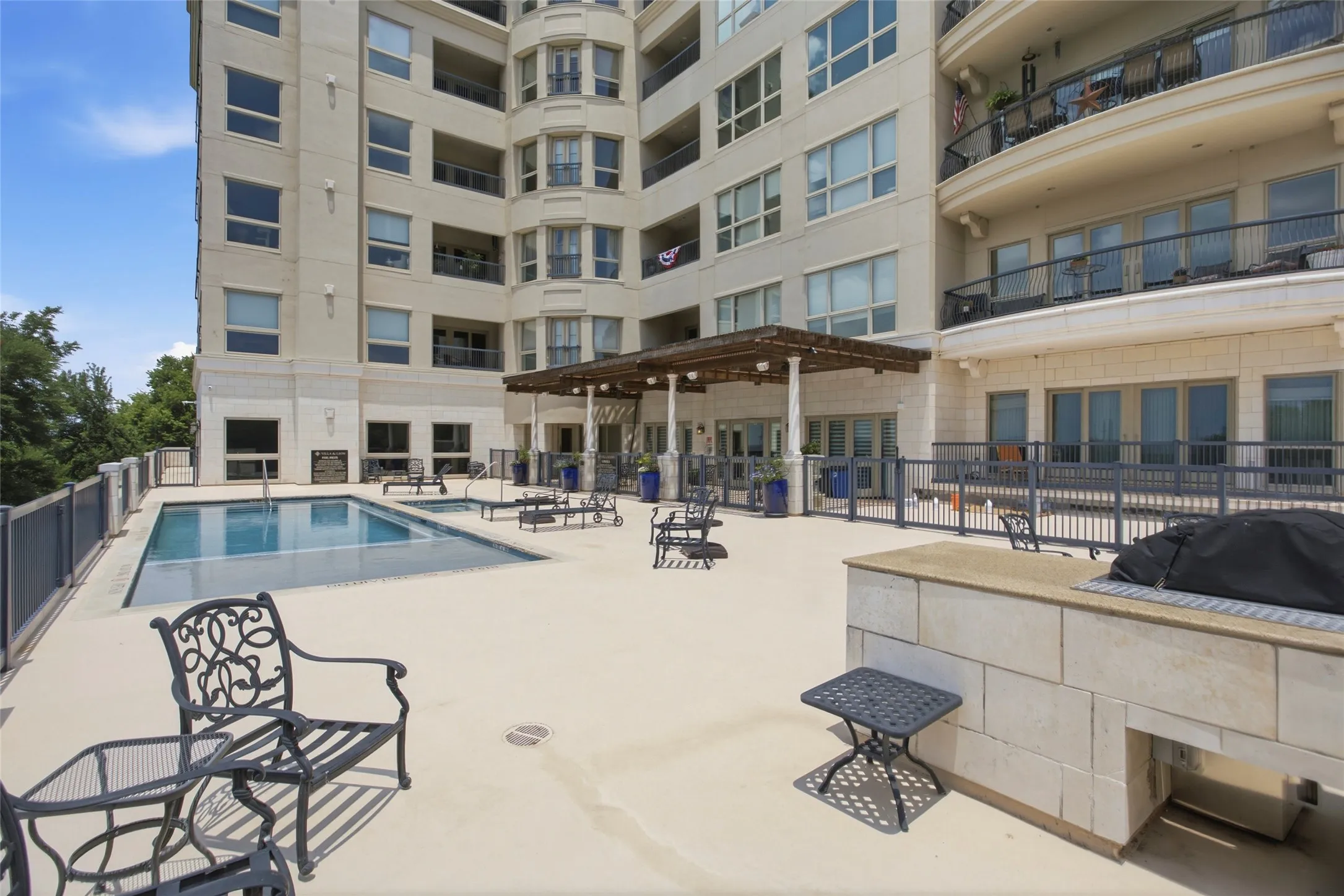 Condominium For Rent in Tarrant County , 501 Samuels Avenue 230, Fort Worth, Texas 76102, 3 Bedroom, 3 Bathroom, 2 Garage spaces, 2,716 Sqft, built in 2008, Preowned, mls#21155399, Real Estate Agent in Fort Worth, Homes For Rent in Tarrant county, Homes For Rent in Fort Worth, Realtor in Fort Worth Texas, Real Estate Brokerage Independent Realty Texas, Luminita Cordes Realtor