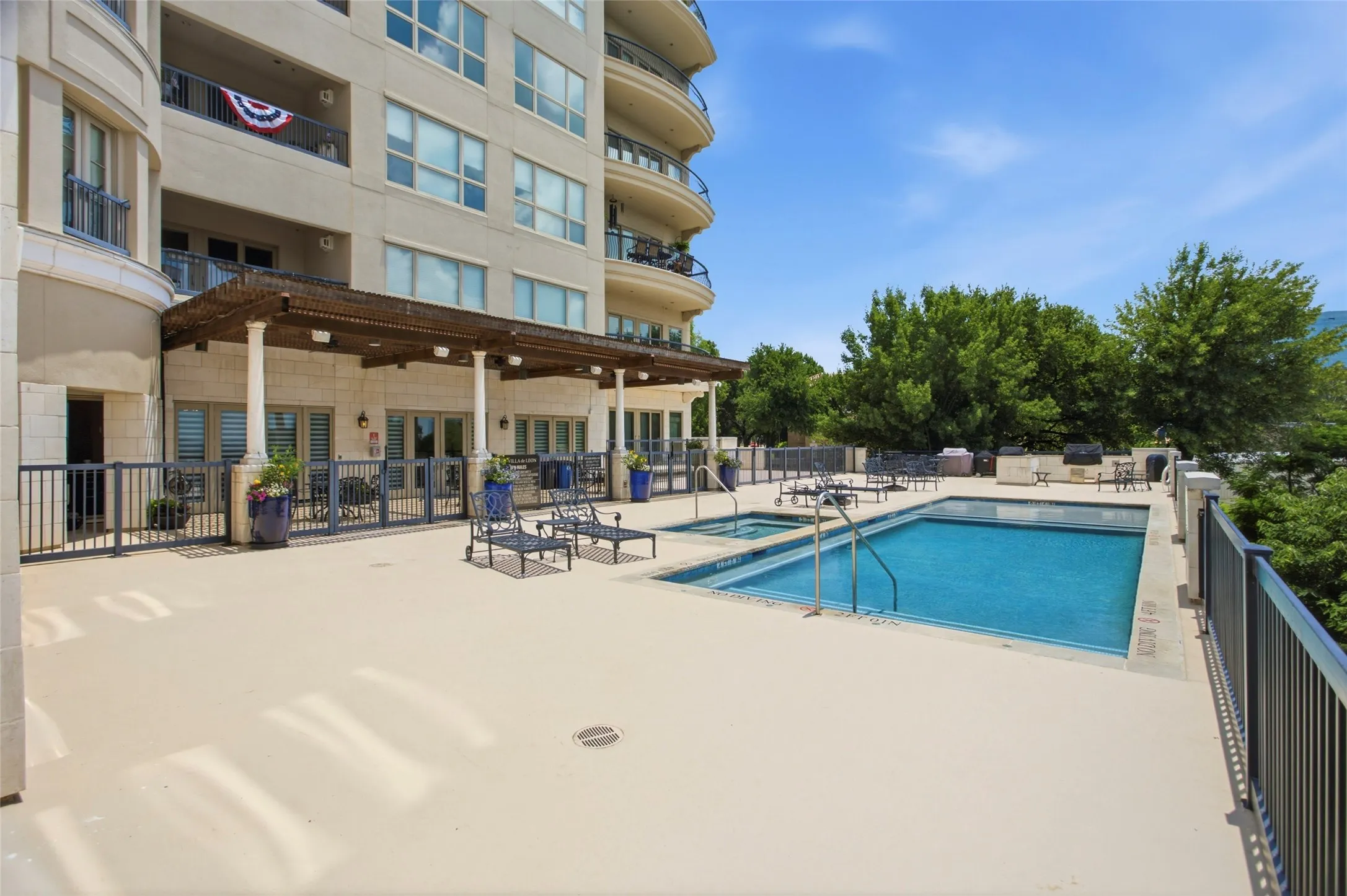 Condominium For Rent in Tarrant County , 501 Samuels Avenue 230, Fort Worth, Texas 76102, 3 Bedroom, 3 Bathroom, 2 Garage spaces, 2,716 Sqft, built in 2008, Preowned, mls#21155399, Real Estate Agent in Fort Worth, Homes For Rent in Tarrant county, Homes For Rent in Fort Worth, Realtor in Fort Worth Texas, Real Estate Brokerage Independent Realty Texas, Luminita Cordes Realtor