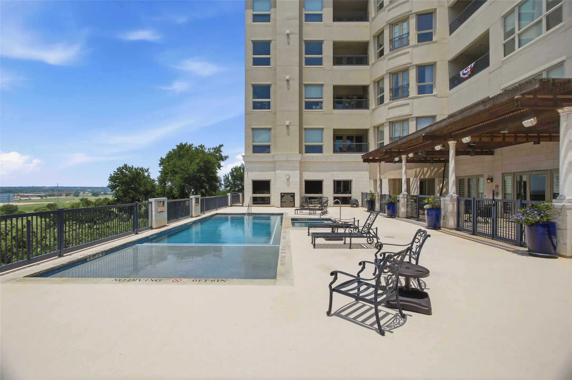 Condominium For Rent in Tarrant County , 501 Samuels Avenue 230, Fort Worth, Texas 76102, 3 Bedroom, 3 Bathroom, 2 Garage spaces, 2,716 Sqft, built in 2008, Preowned, mls#21155399, Real Estate Agent in Fort Worth, Homes For Rent in Tarrant county, Homes For Rent in Fort Worth, Realtor in Fort Worth Texas, Real Estate Brokerage Independent Realty Texas, Luminita Cordes Realtor