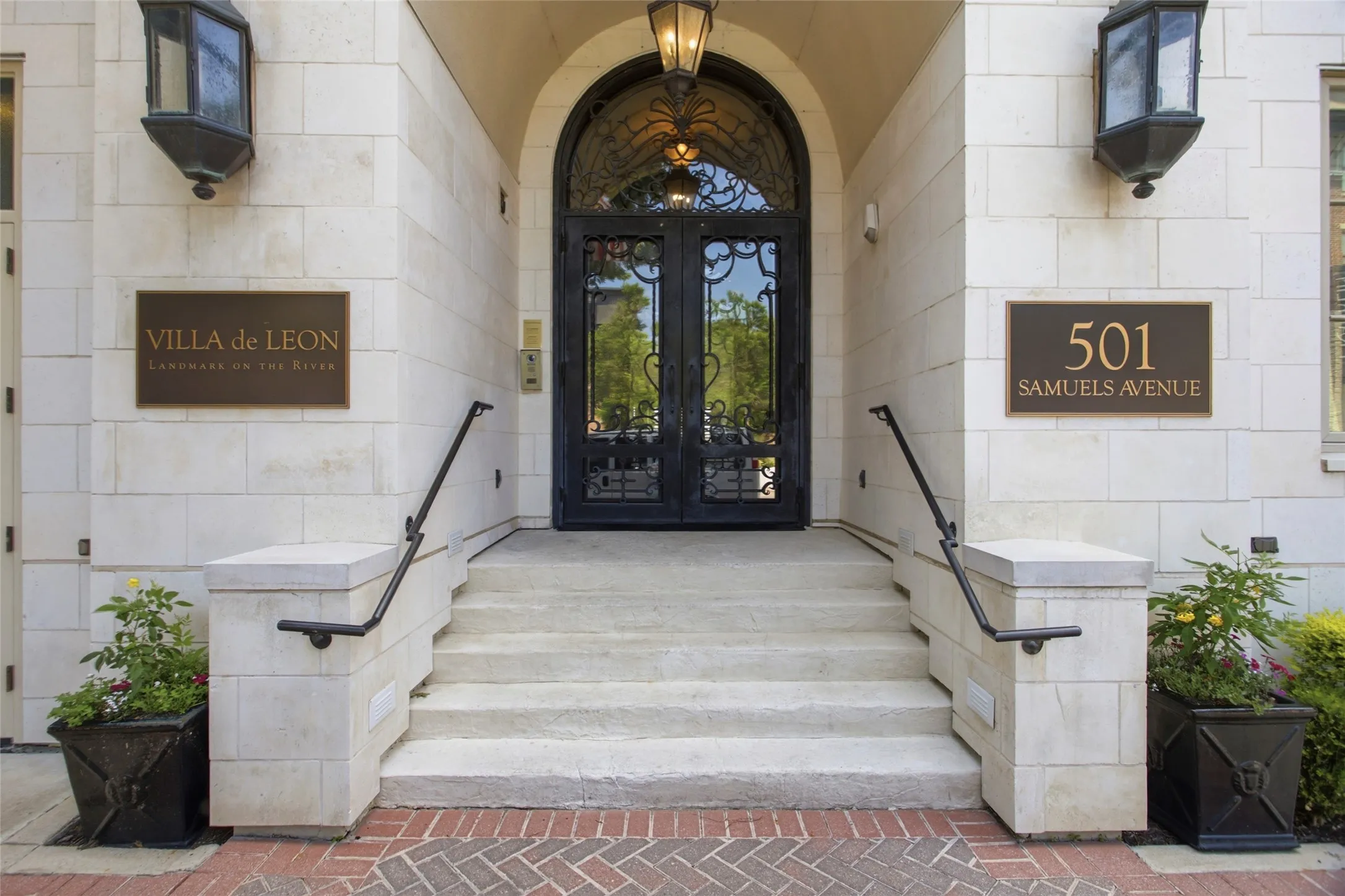 Condominium For Rent in Tarrant County , 501 Samuels Avenue 230, Fort Worth, Texas 76102, 3 Bedroom, 3 Bathroom, 2 Garage spaces, 2,716 Sqft, built in 2008, Preowned, mls#21155399, Real Estate Agent in Fort Worth, Homes For Rent in Tarrant county, Homes For Rent in Fort Worth, Realtor in Fort Worth Texas, Real Estate Brokerage Independent Realty Texas, Luminita Cordes Realtor