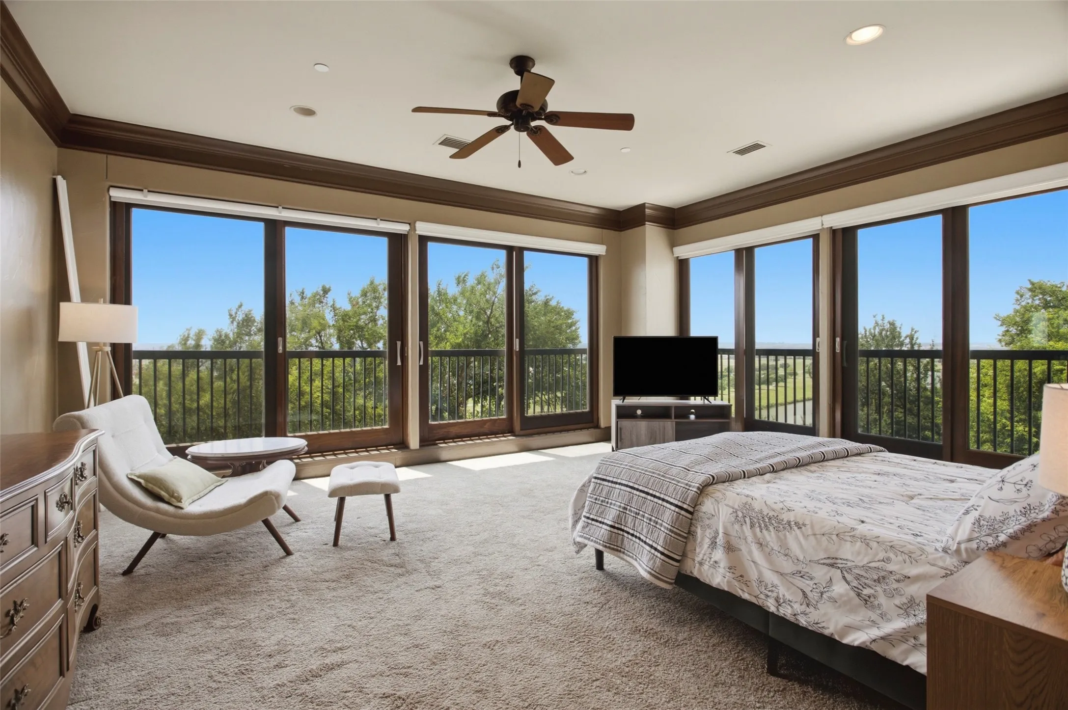 Condominium For Rent in Tarrant County , 501 Samuels Avenue 230, Fort Worth, Texas 76102, 3 Bedroom, 3 Bathroom, 2 Garage spaces, 2,716 Sqft, built in 2008, Preowned, mls#21155399, Real Estate Agent in Fort Worth, Homes For Rent in Tarrant county, Homes For Rent in Fort Worth, Realtor in Fort Worth Texas, Real Estate Brokerage Independent Realty Texas, Luminita Cordes Realtor