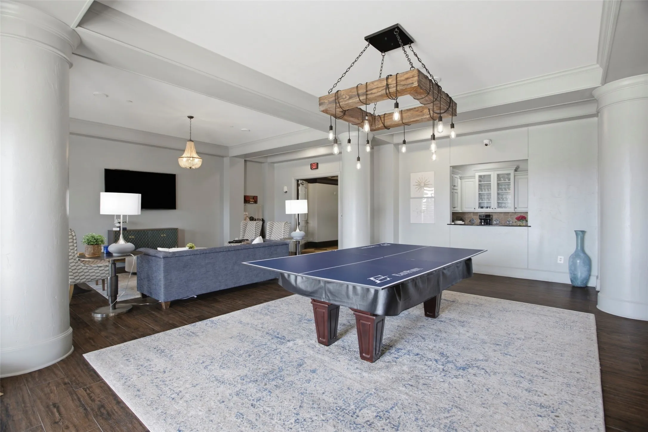 Condominium For Rent in Tarrant County , 501 Samuels Avenue 230, Fort Worth, Texas 76102, 3 Bedroom, 3 Bathroom, 2 Garage spaces, 2,716 Sqft, built in 2008, Preowned, mls#21155399, Real Estate Agent in Fort Worth, Homes For Rent in Tarrant county, Homes For Rent in Fort Worth, Realtor in Fort Worth Texas, Real Estate Brokerage Independent Realty Texas, Luminita Cordes Realtor