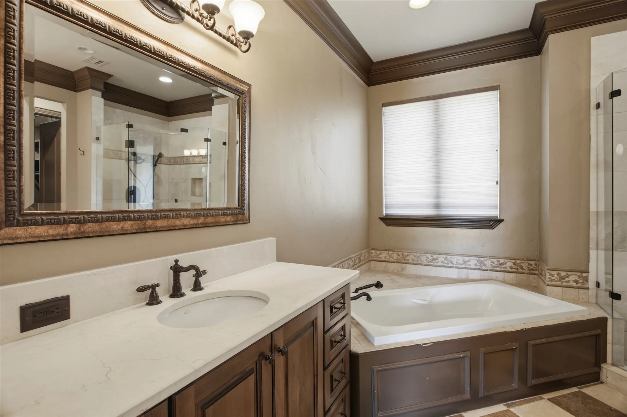 Condominium For Rent in Tarrant County , 501 Samuels Avenue 230, Fort Worth, Texas 76102, 3 Bedroom, 3 Bathroom, 2 Garage spaces, 2,716 Sqft, built in 2008, Preowned, mls#21155399, Real Estate Agent in Fort Worth, Homes For Rent in Tarrant county, Homes For Rent in Fort Worth, Realtor in Fort Worth Texas, Real Estate Brokerage Independent Realty Texas, Luminita Cordes Realtor