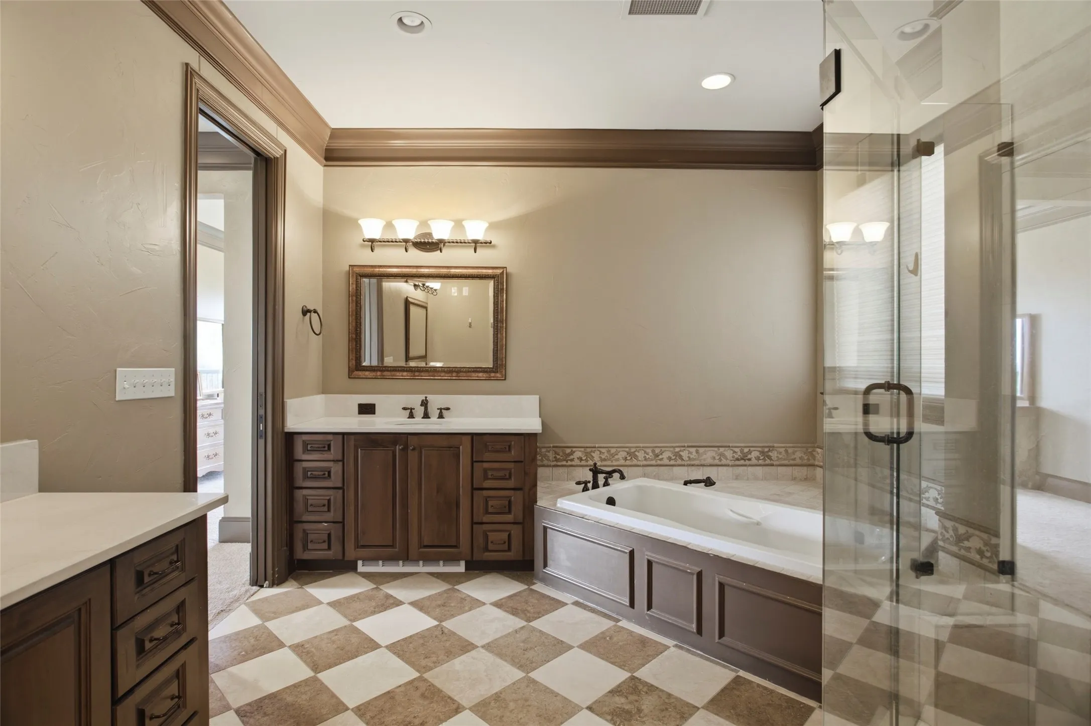 Condominium For Rent in Tarrant County , 501 Samuels Avenue 230, Fort Worth, Texas 76102, 3 Bedroom, 3 Bathroom, 2 Garage spaces, 2,716 Sqft, built in 2008, Preowned, mls#21155399, Real Estate Agent in Fort Worth, Homes For Rent in Tarrant county, Homes For Rent in Fort Worth, Realtor in Fort Worth Texas, Real Estate Brokerage Independent Realty Texas, Luminita Cordes Realtor