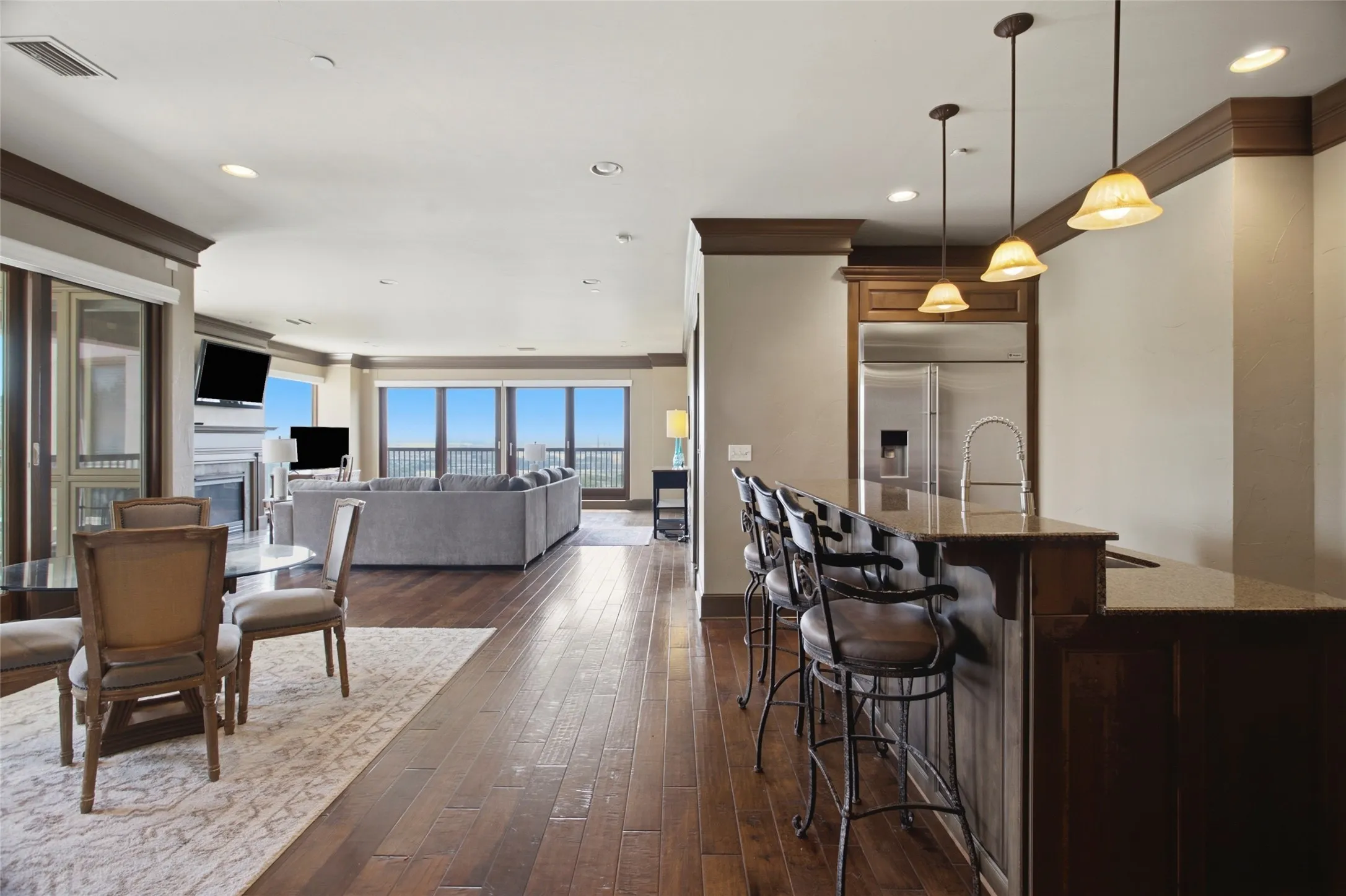 Condominium For Rent in Tarrant County , 501 Samuels Avenue 230, Fort Worth, Texas 76102, 3 Bedroom, 3 Bathroom, 2 Garage spaces, 2,716 Sqft, built in 2008, Preowned, mls#21155399, Real Estate Agent in Fort Worth, Homes For Rent in Tarrant county, Homes For Rent in Fort Worth, Realtor in Fort Worth Texas, Real Estate Brokerage Independent Realty Texas, Luminita Cordes Realtor