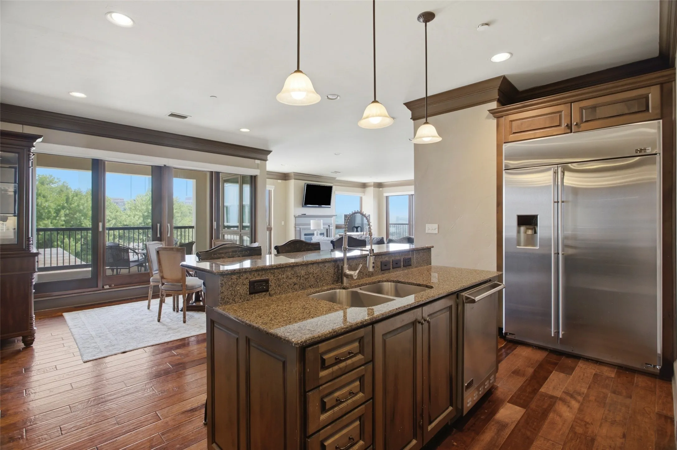 Condominium For Rent in Tarrant County , 501 Samuels Avenue 230, Fort Worth, Texas 76102, 3 Bedroom, 3 Bathroom, 2 Garage spaces, 2,716 Sqft, built in 2008, Preowned, mls#21155399, Real Estate Agent in Fort Worth, Homes For Rent in Tarrant county, Homes For Rent in Fort Worth, Realtor in Fort Worth Texas, Real Estate Brokerage Independent Realty Texas, Luminita Cordes Realtor