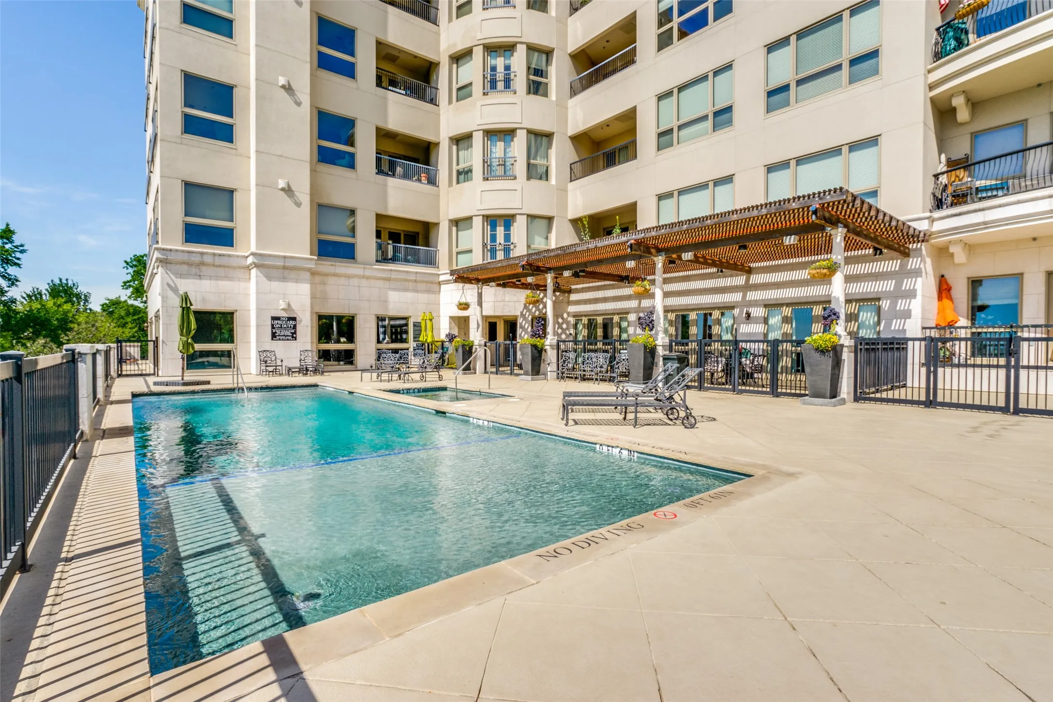 Condominium For Rent in Tarrant County , 501 Samuels Avenue 230, Fort Worth, Texas 76102, 3 Bedroom, 3 Bathroom, 2 Garage spaces, 2,716 Sqft, built in 2008, Preowned, mls#21155399, Real Estate Agent in Fort Worth, Homes For Rent in Tarrant county, Homes For Rent in Fort Worth, Realtor in Fort Worth Texas, Real Estate Brokerage Independent Realty Texas, Luminita Cordes Realtor
