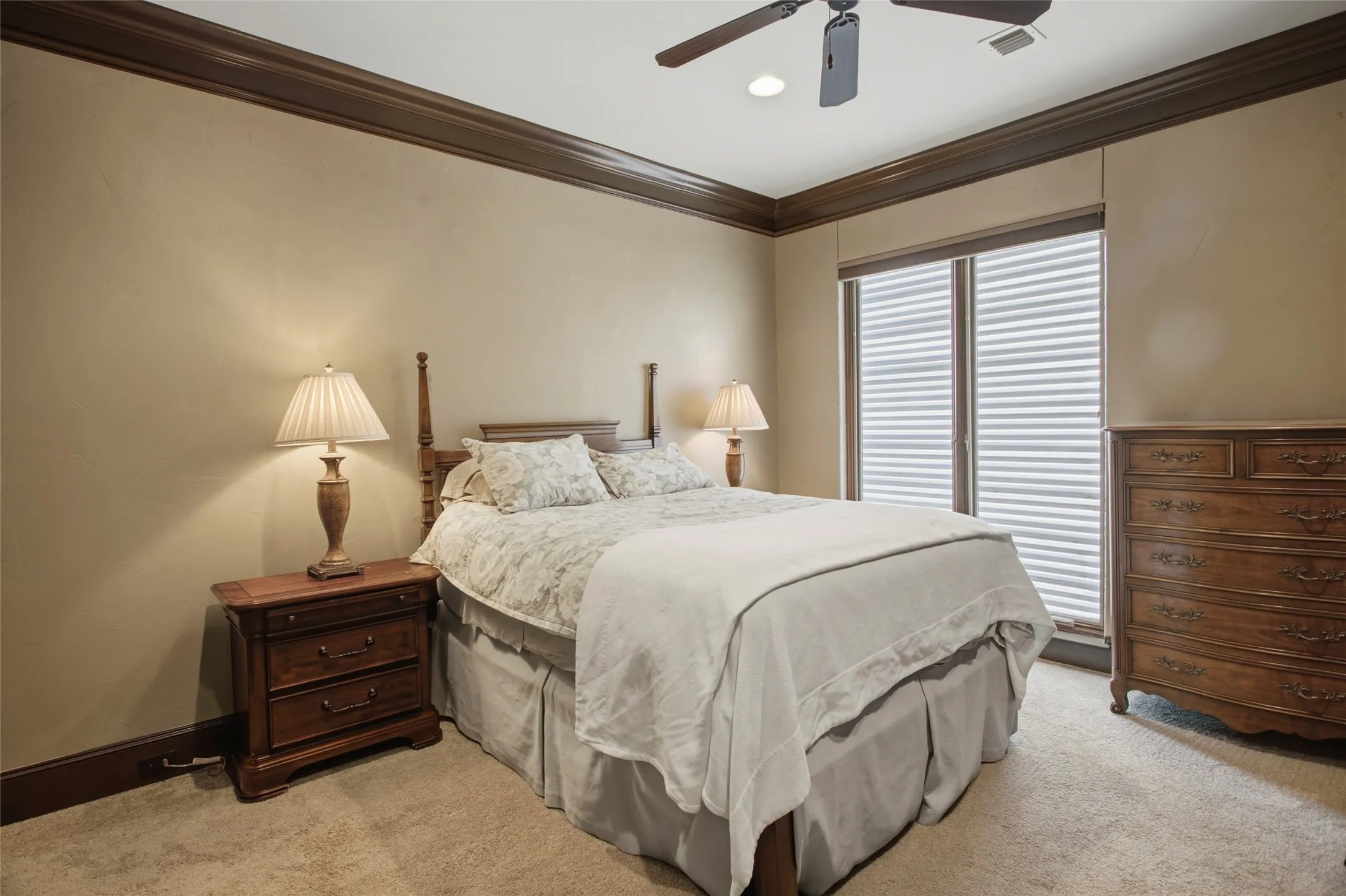 Condominium For Rent in Tarrant County , 501 Samuels Avenue 230, Fort Worth, Texas 76102, 3 Bedroom, 3 Bathroom, 2 Garage spaces, 2,716 Sqft, built in 2008, Preowned, mls#21155399, Real Estate Agent in Fort Worth, Homes For Rent in Tarrant county, Homes For Rent in Fort Worth, Realtor in Fort Worth Texas, Real Estate Brokerage Independent Realty Texas, Luminita Cordes Realtor