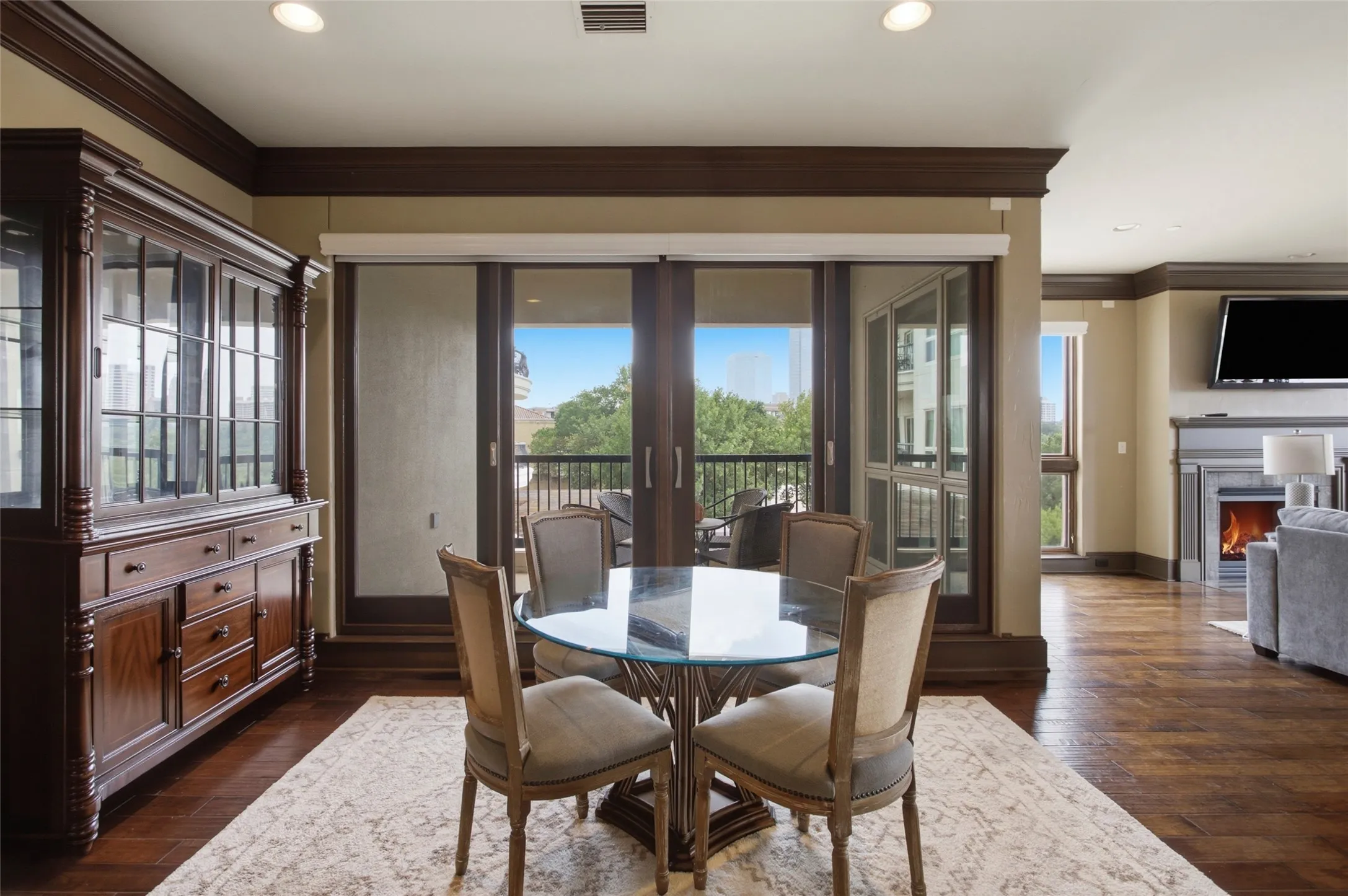 Condominium For Rent in Tarrant County , 501 Samuels Avenue 230, Fort Worth, Texas 76102, 3 Bedroom, 3 Bathroom, 2 Garage spaces, 2,716 Sqft, built in 2008, Preowned, mls#21155399, Real Estate Agent in Fort Worth, Homes For Rent in Tarrant county, Homes For Rent in Fort Worth, Realtor in Fort Worth Texas, Real Estate Brokerage Independent Realty Texas, Luminita Cordes Realtor