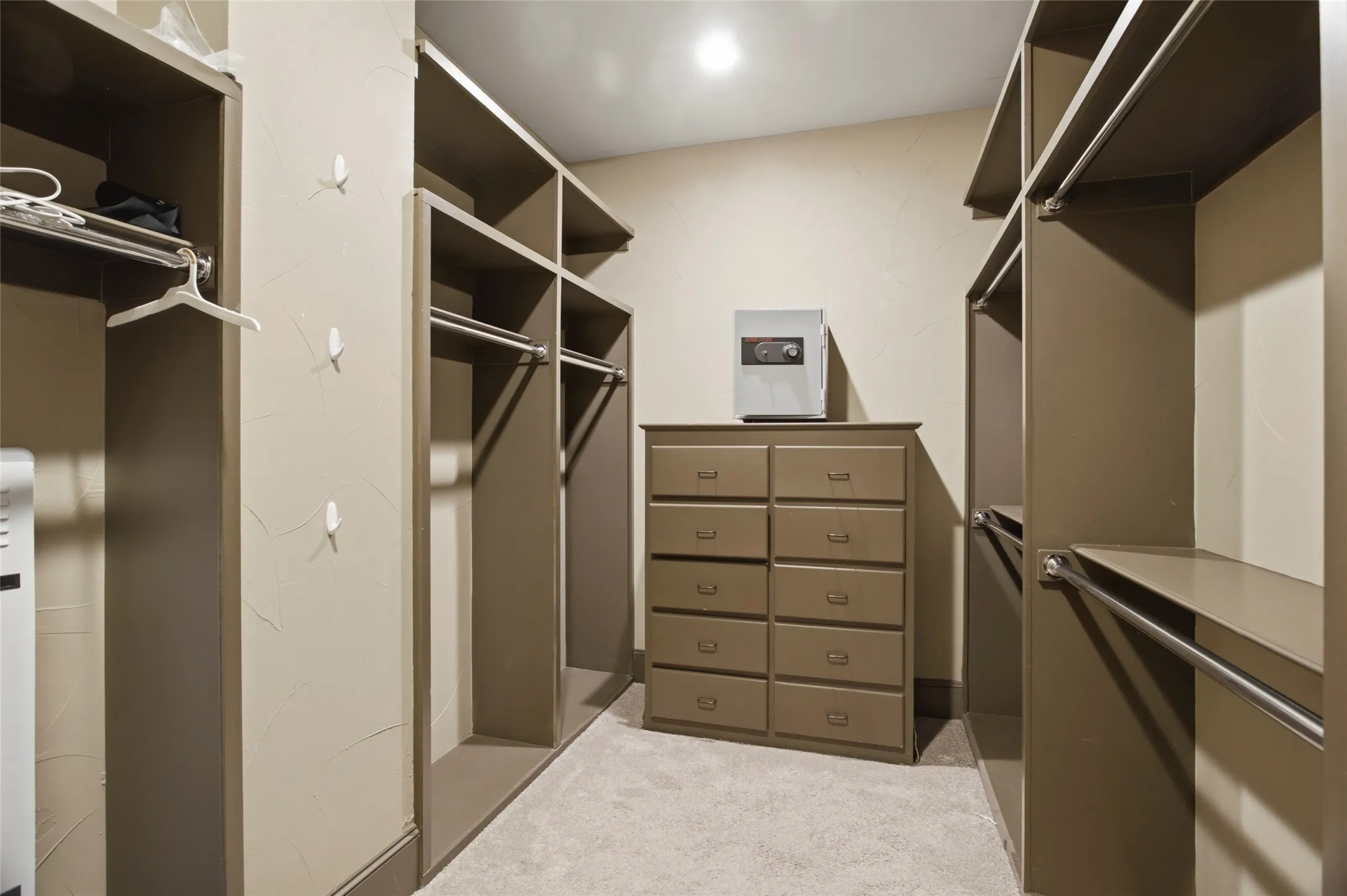 Condominium For Rent in Tarrant County , 501 Samuels Avenue 230, Fort Worth, Texas 76102, 3 Bedroom, 3 Bathroom, 2 Garage spaces, 2,716 Sqft, built in 2008, Preowned, mls#21155399, Real Estate Agent in Fort Worth, Homes For Rent in Tarrant county, Homes For Rent in Fort Worth, Realtor in Fort Worth Texas, Real Estate Brokerage Independent Realty Texas, Luminita Cordes Realtor