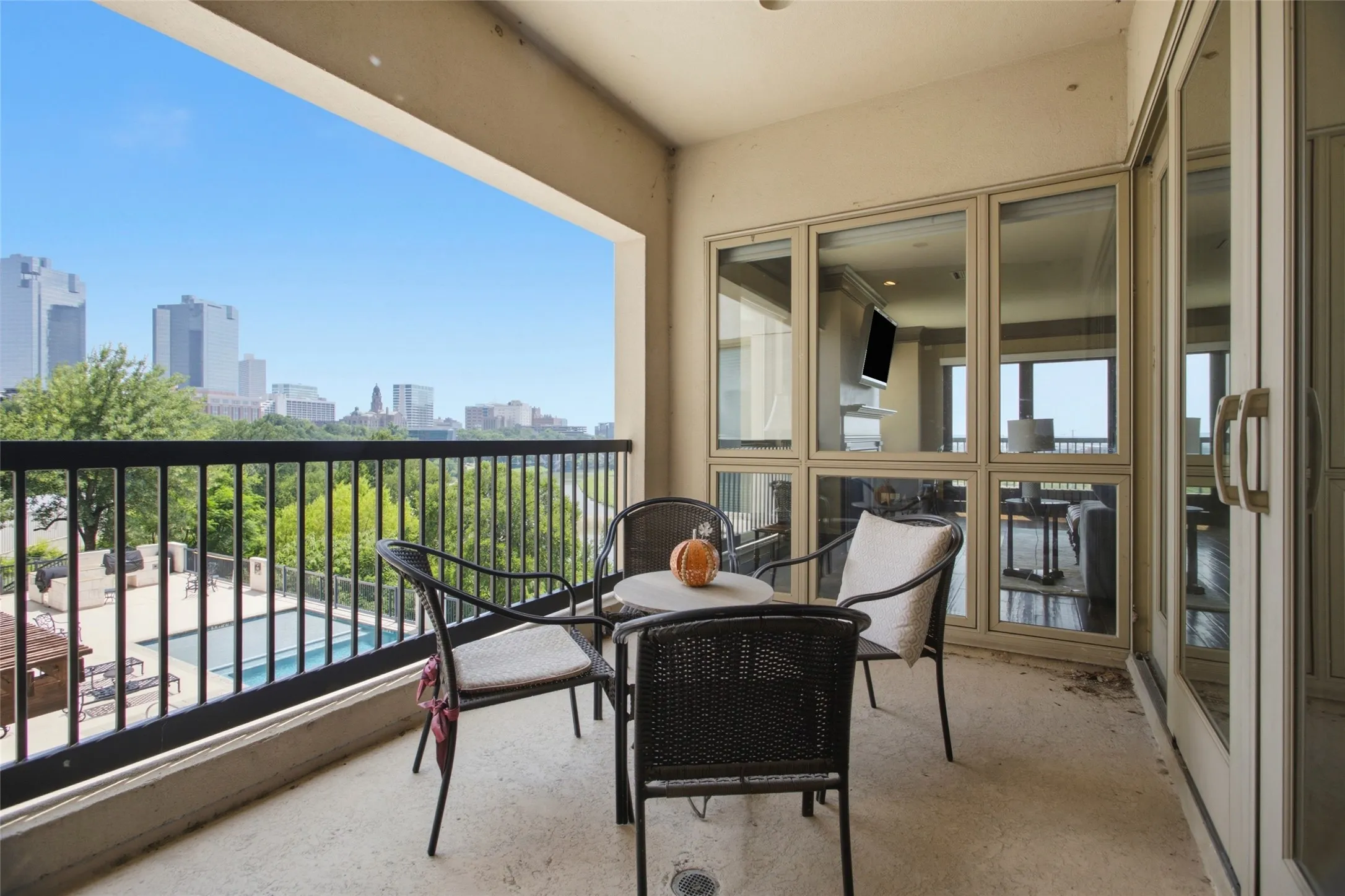 Condominium For Rent in Tarrant County , 501 Samuels Avenue 230, Fort Worth, Texas 76102, 3 Bedroom, 3 Bathroom, 2 Garage spaces, 2,716 Sqft, built in 2008, Preowned, mls#21155399, Real Estate Agent in Fort Worth, Homes For Rent in Tarrant county, Homes For Rent in Fort Worth, Realtor in Fort Worth Texas, Real Estate Brokerage Independent Realty Texas, Luminita Cordes Realtor
