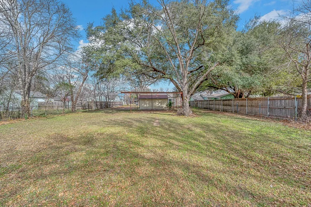 Single Family Residence For Sale in Mc Lennan County , 3213 S 3rd Street, Waco, Texas 76706, 3 Bedrooms, 2 Bathrooms, Garage spaces, 1,563 Sqft, built in 1953, Price $299,900, mls#21160718, Real Estate Agent in Waco, Homes For Sale in Mc Lennan county, Homes For Sale in Waco, Realtor in Waco Texas, Real Estate Brokerage Independent Realty Texas, Luminita Cordes Realtor
