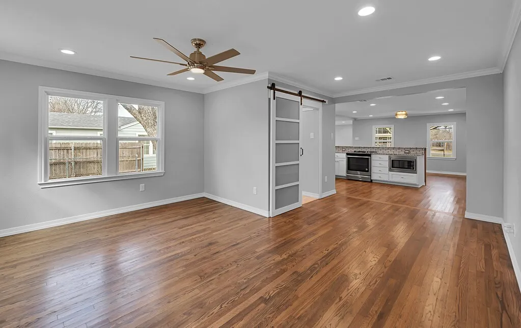Single Family Residence For Sale in Mc Lennan County , 3213 S 3rd Street, Waco, Texas 76706, 3 Bedrooms, 2 Bathrooms, Garage spaces, 1,563 Sqft, built in 1953, Price $299,900, mls#21160718, Real Estate Agent in Waco, Homes For Sale in Mc Lennan county, Homes For Sale in Waco, Realtor in Waco Texas, Real Estate Brokerage Independent Realty Texas, Luminita Cordes Realtor