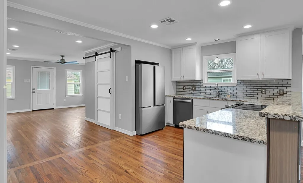 Single Family Residence For Sale in Mc Lennan County , 3213 S 3rd Street, Waco, Texas 76706, 3 Bedrooms, 2 Bathrooms, Garage spaces, 1,563 Sqft, built in 1953, Price $299,900, mls#21160718, Real Estate Agent in Waco, Homes For Sale in Mc Lennan county, Homes For Sale in Waco, Realtor in Waco Texas, Real Estate Brokerage Independent Realty Texas, Luminita Cordes Realtor