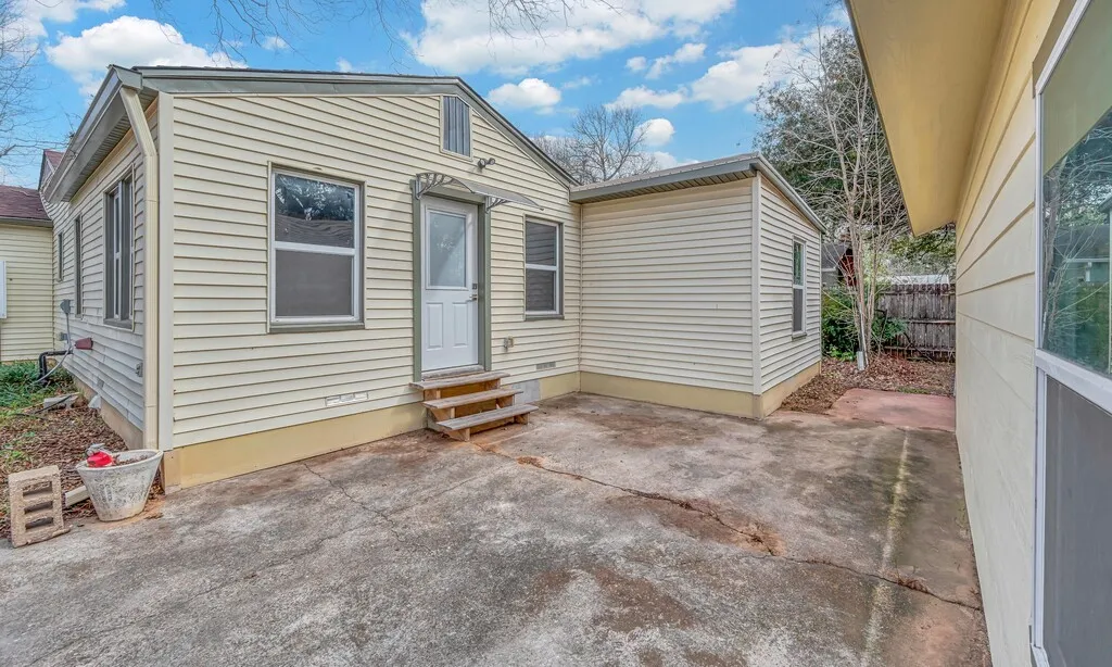 Single Family Residence For Sale in Mc Lennan County , 3213 S 3rd Street, Waco, Texas 76706, 3 Bedrooms, 2 Bathrooms, Garage spaces, 1,563 Sqft, built in 1953, Price $299,900, mls#21160718, Real Estate Agent in Waco, Homes For Sale in Mc Lennan county, Homes For Sale in Waco, Realtor in Waco Texas, Real Estate Brokerage Independent Realty Texas, Luminita Cordes Realtor
